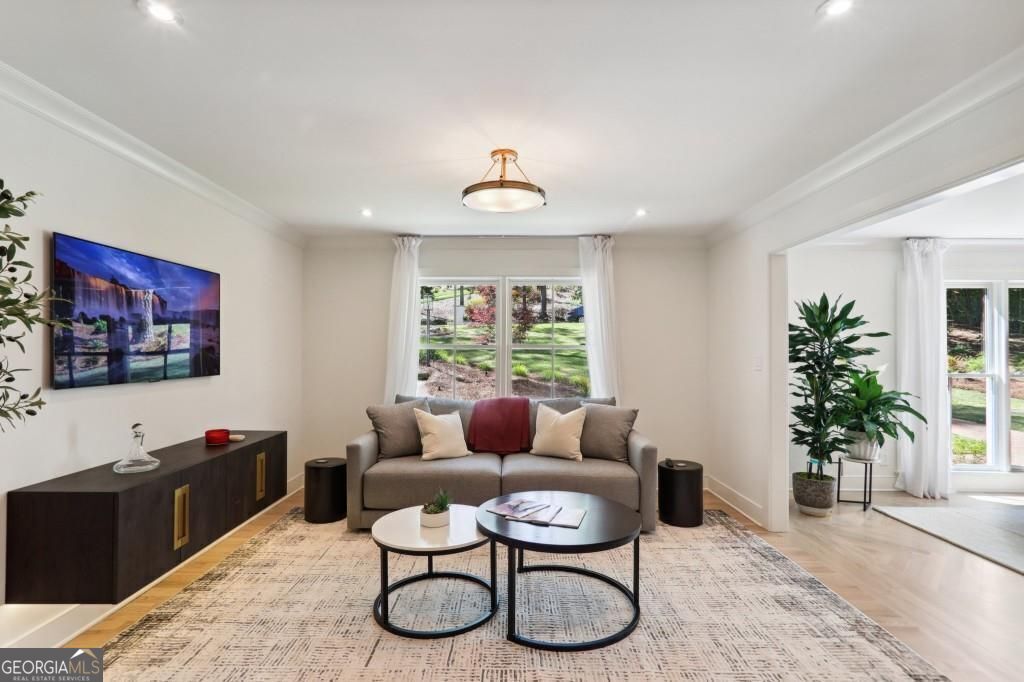 1007 Somerset Drive Nw Property Photo 4