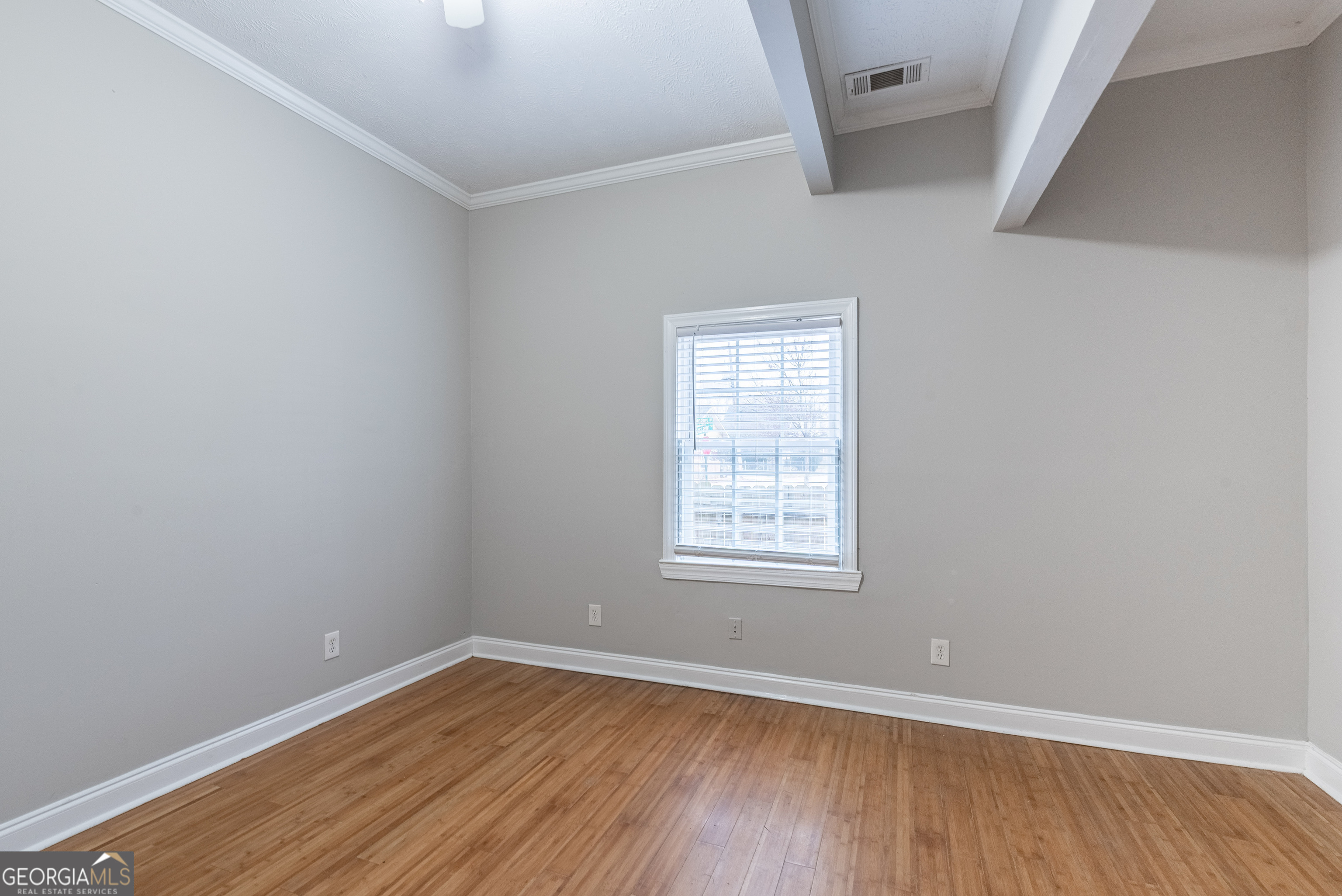 3136 E Point Street Property Photo 14