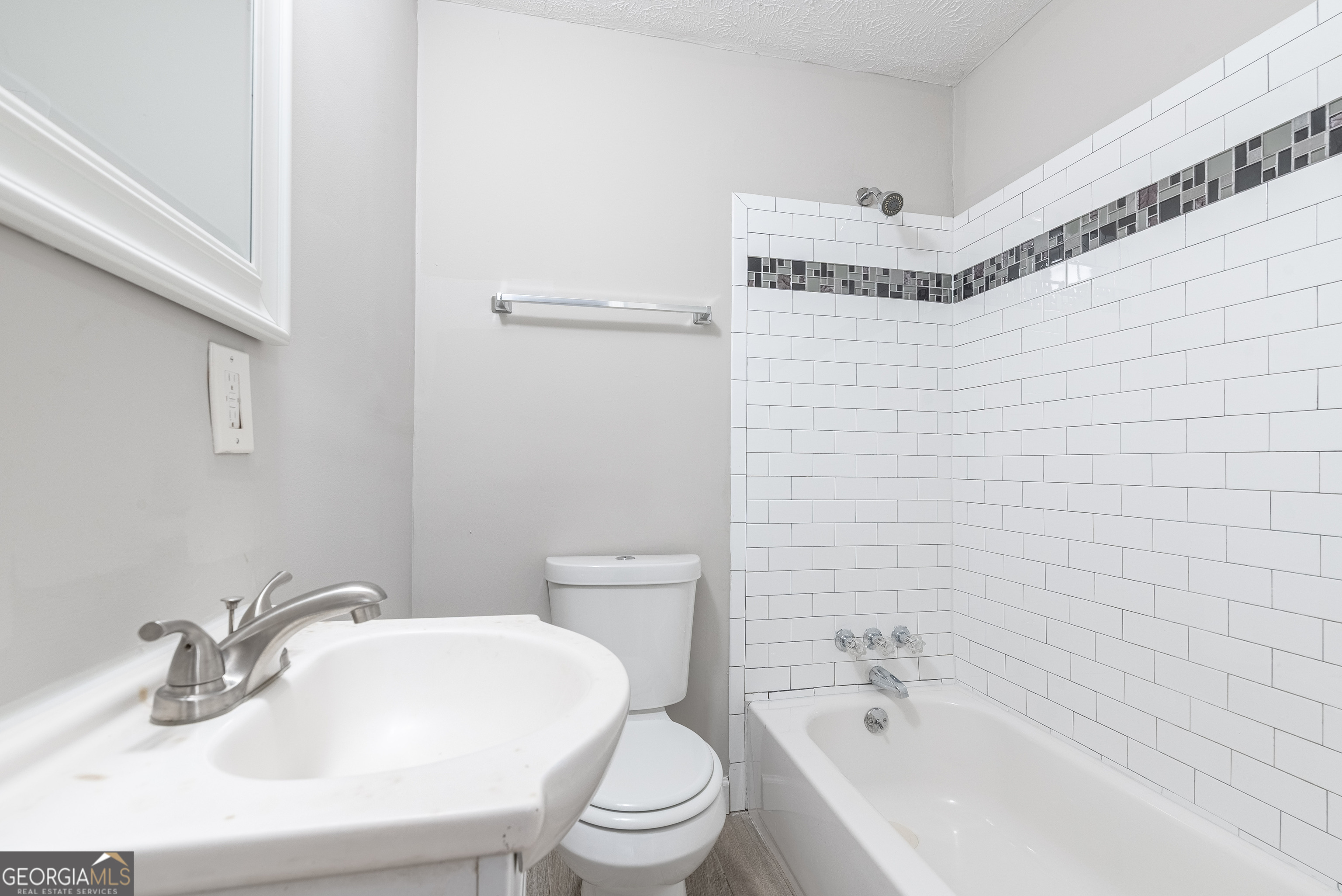 3136 E Point Street Property Photo 18