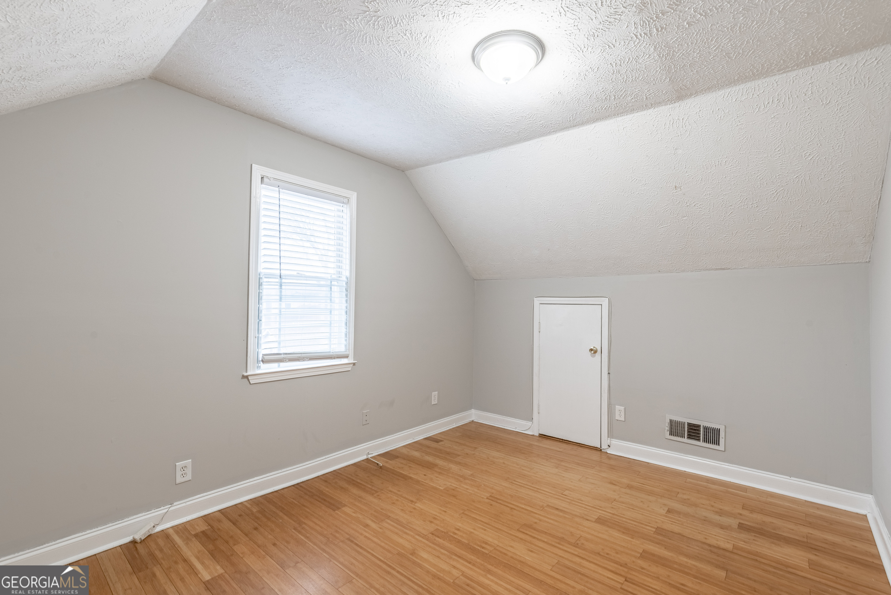 3136 E Point Street Property Photo 19