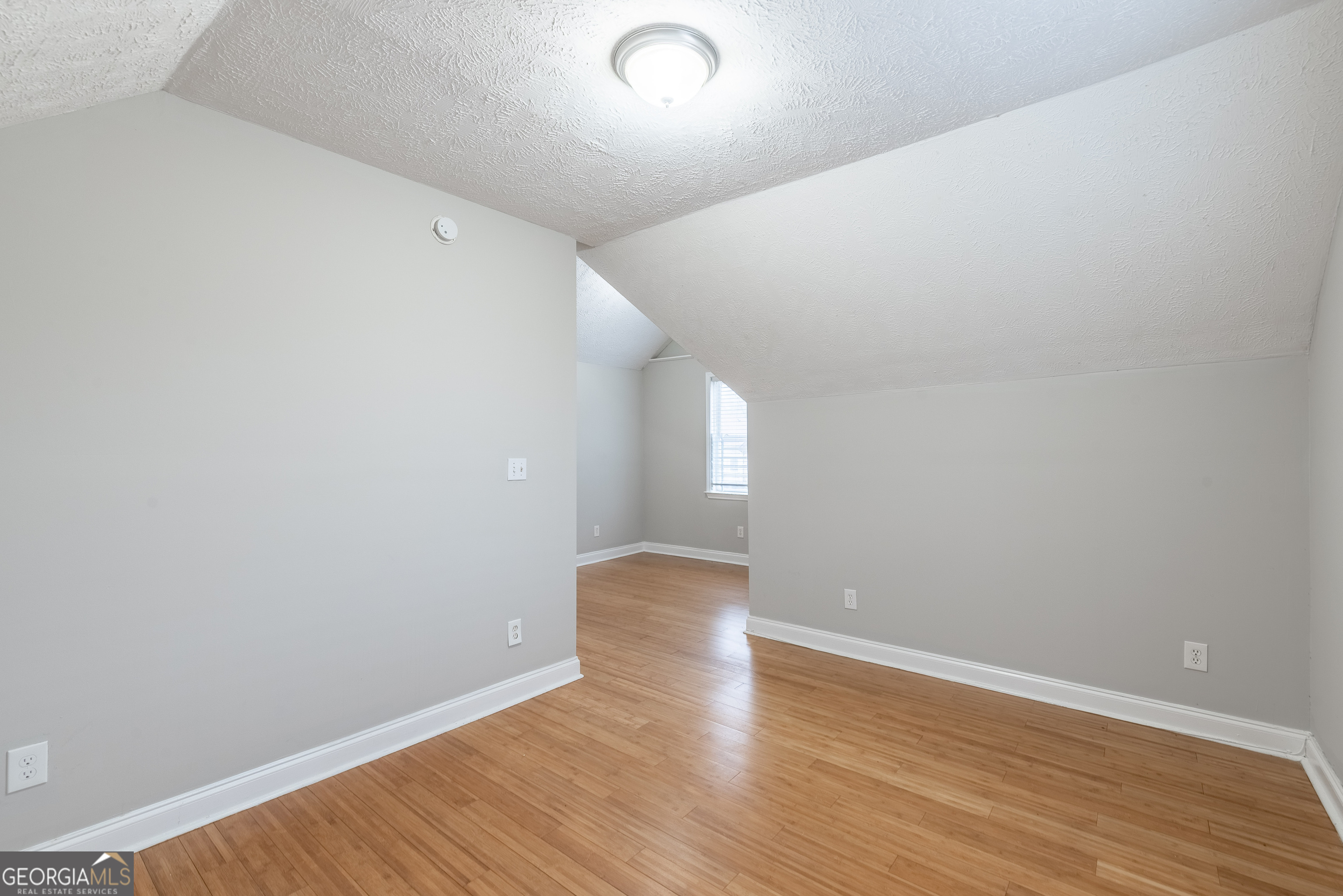 3136 E Point Street Property Photo 20