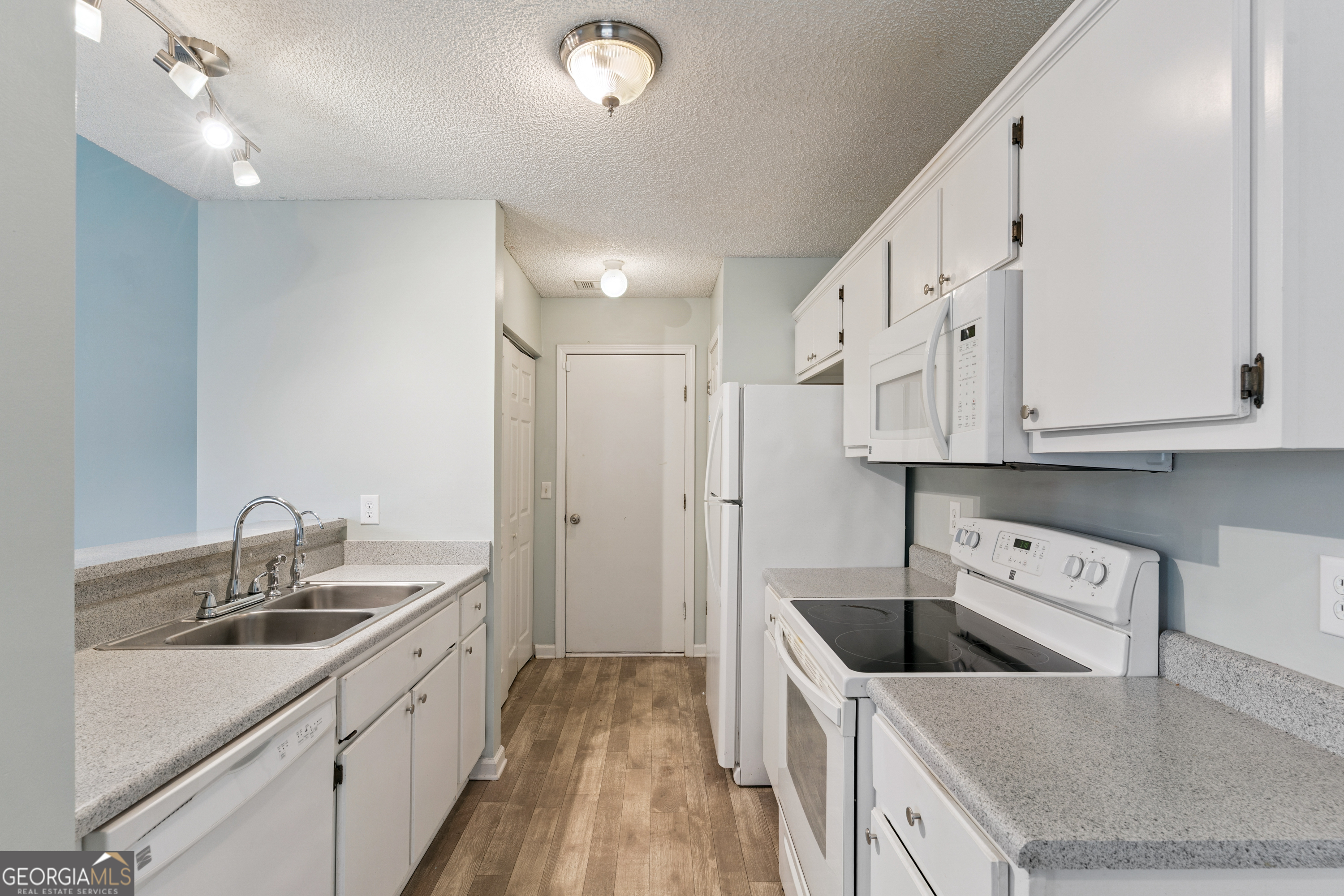 201 Foxwood Drive Property Photo 11