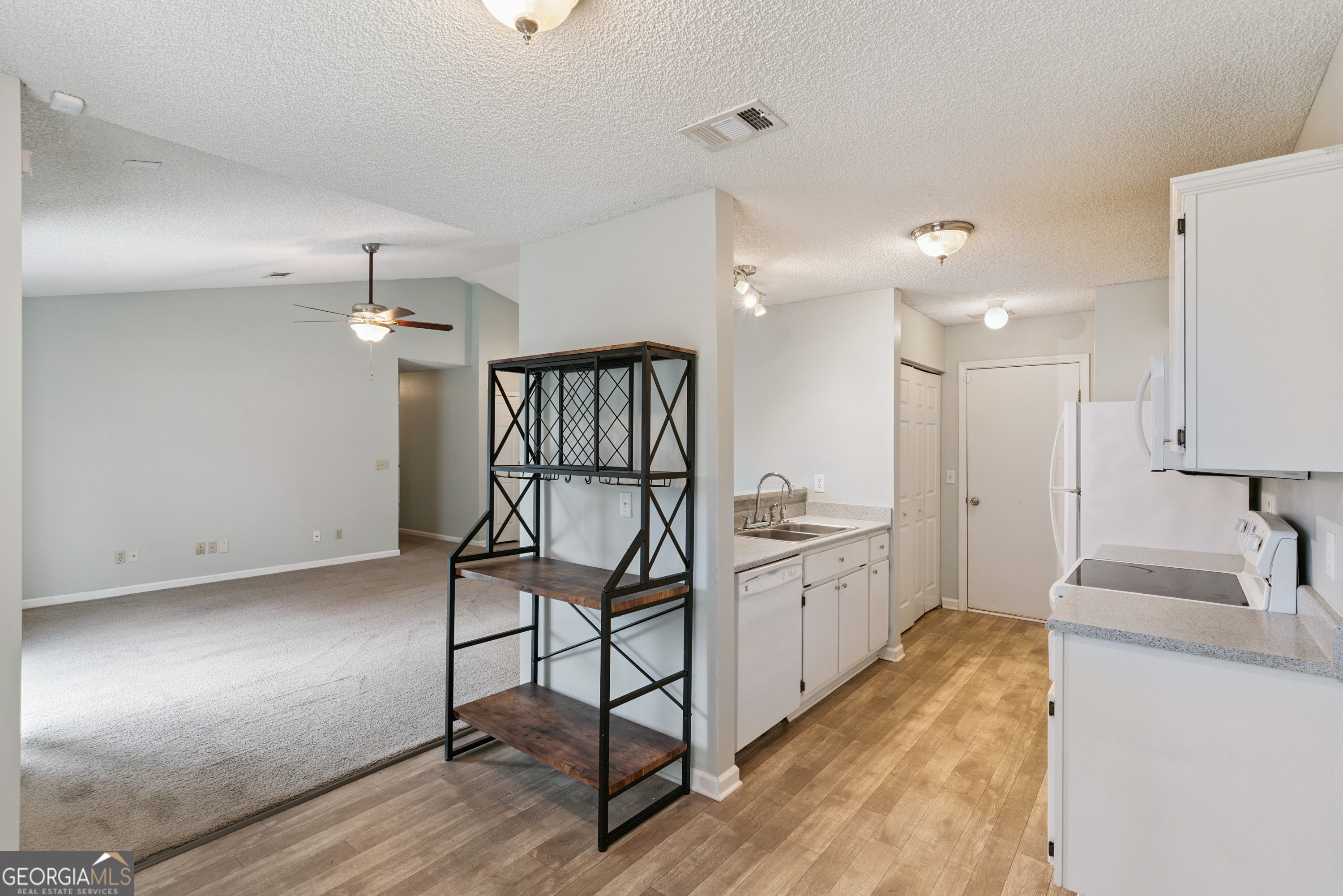 201 Foxwood Drive Property Photo 12
