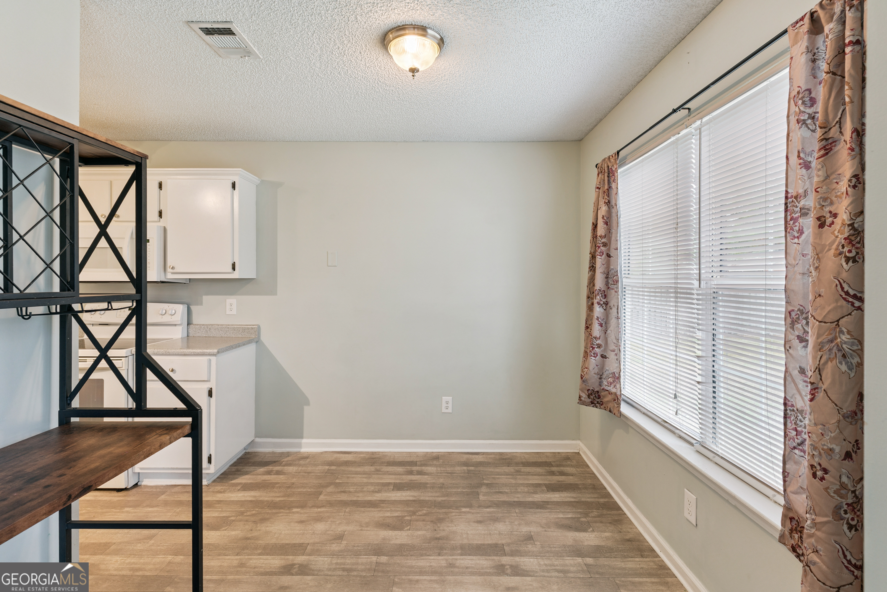 201 Foxwood Drive Property Photo 13