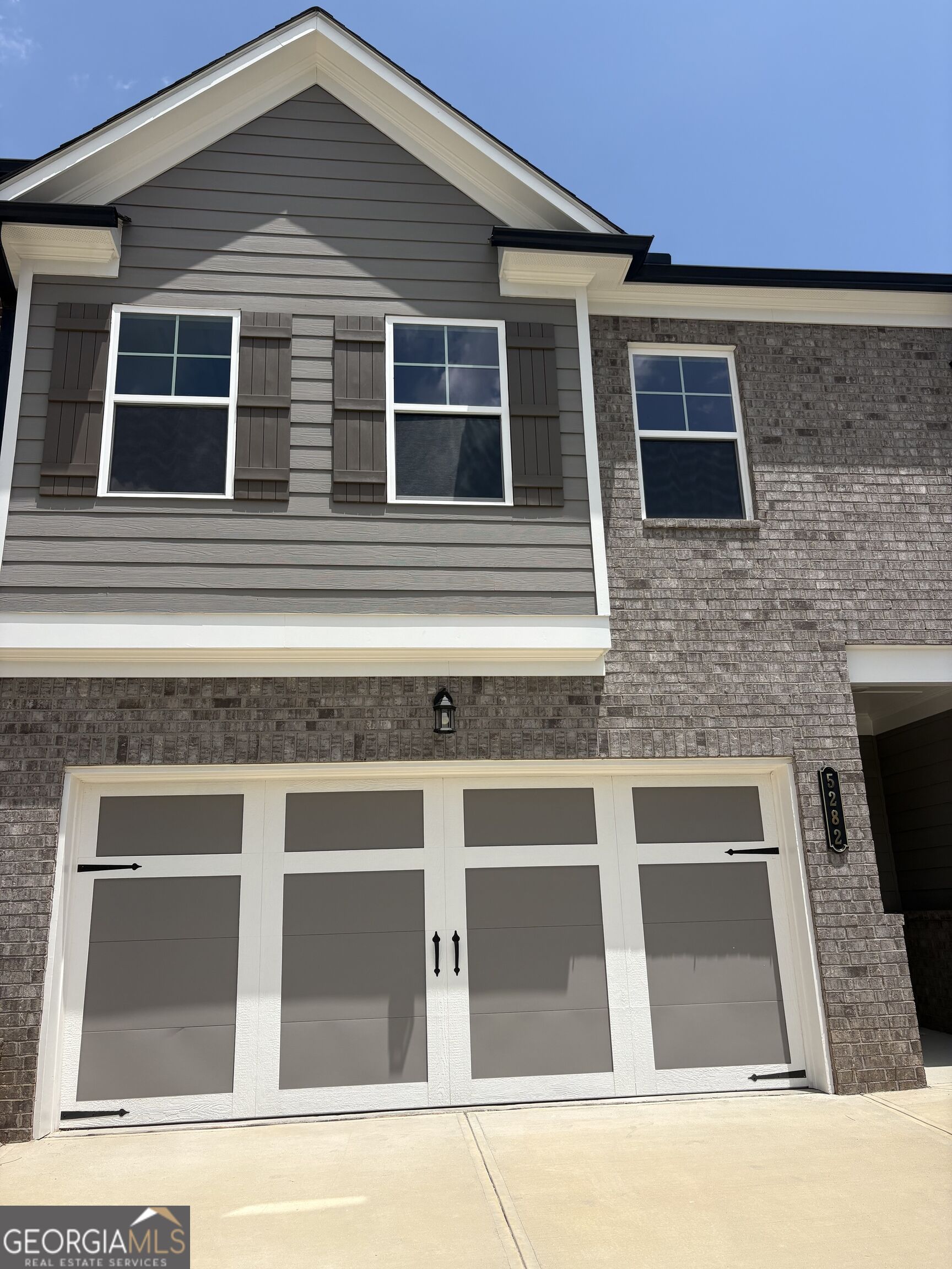 5282 Fox Den Road Property Photo 1