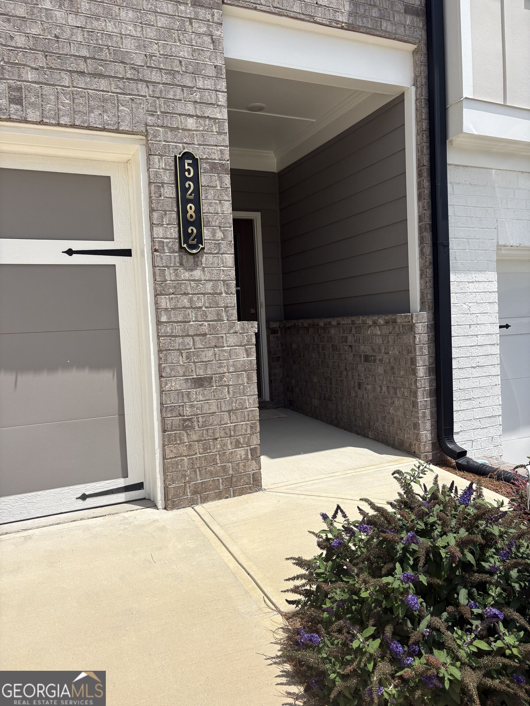 5282 Fox Den Road Property Photo 2