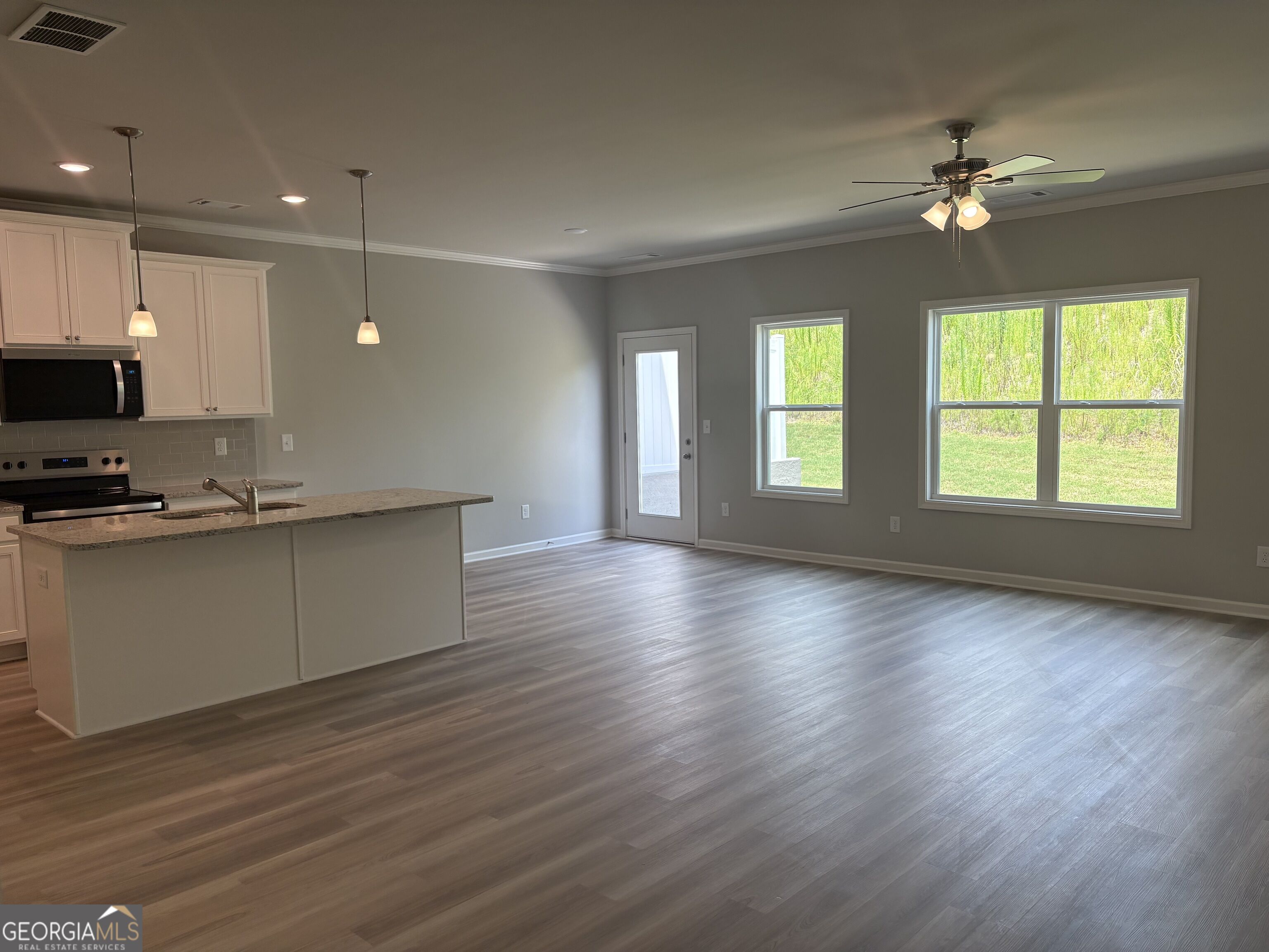 5282 Fox Den Road Property Photo 4
