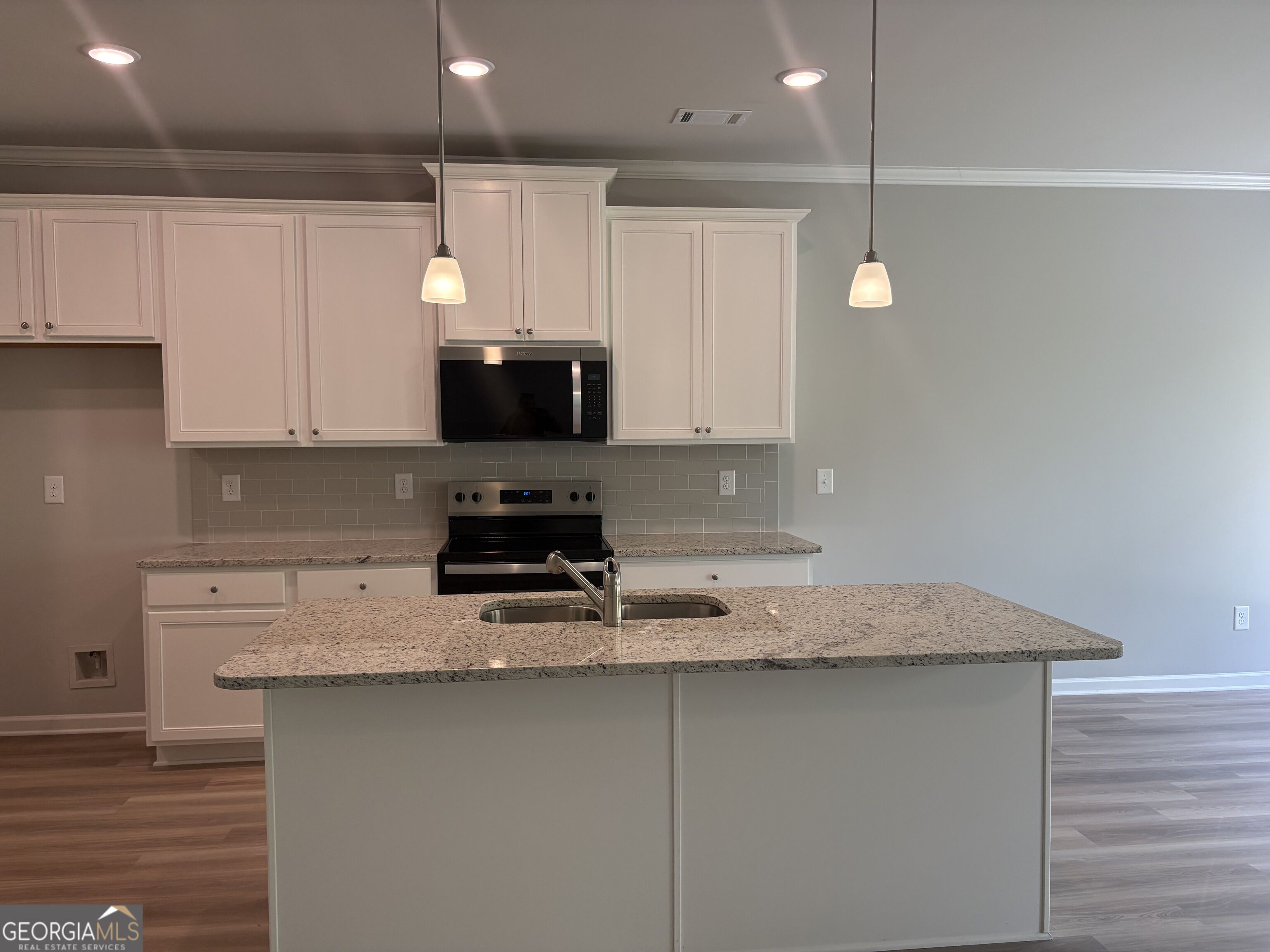 5282 Fox Den Road Property Photo 6