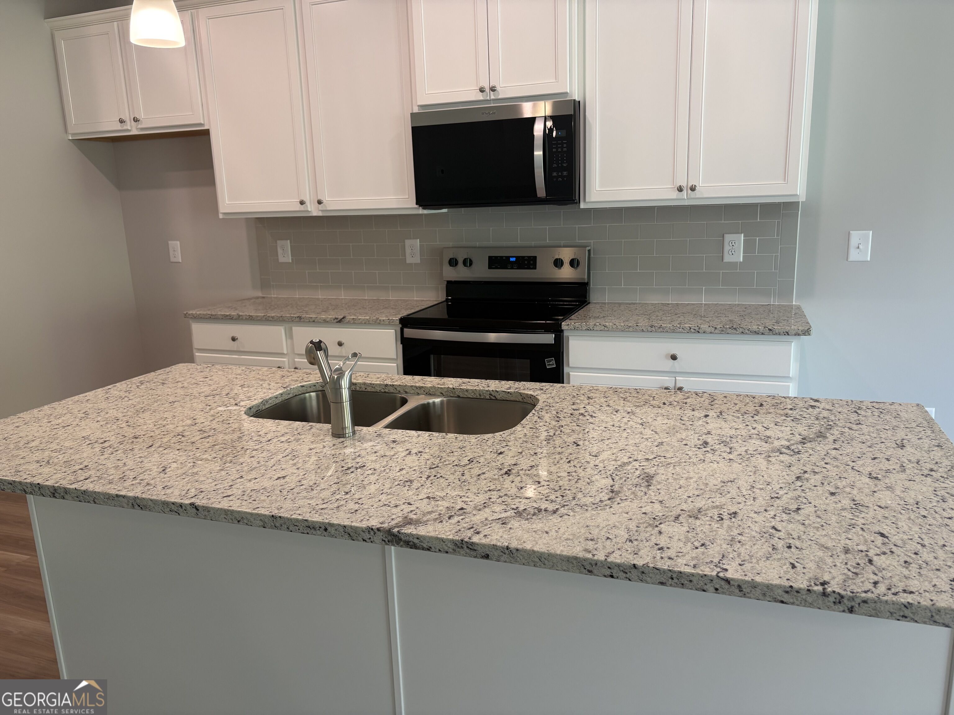 5282 Fox Den Road Property Photo 7