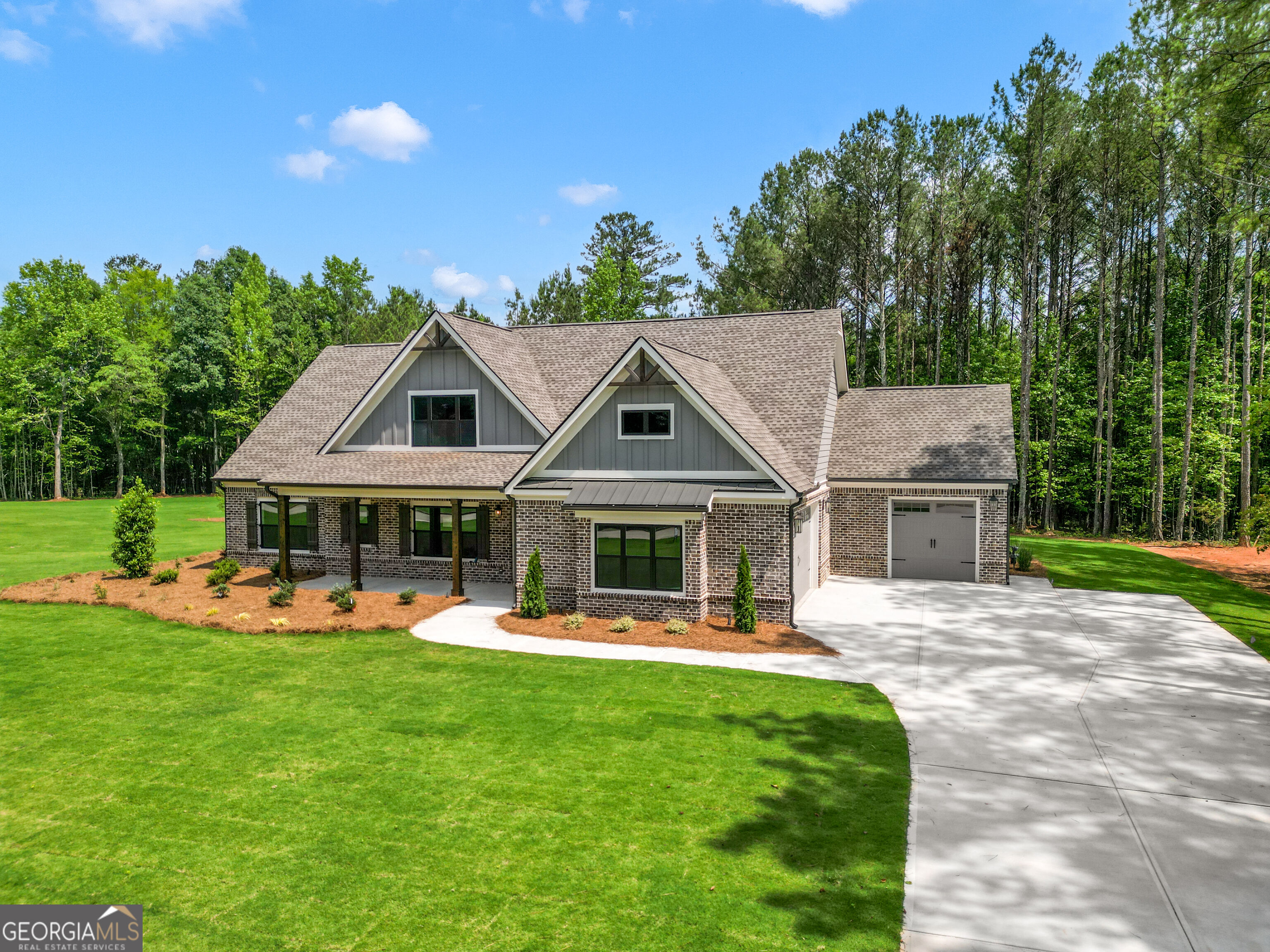 617 Shepherds Crossing Property Photo 1