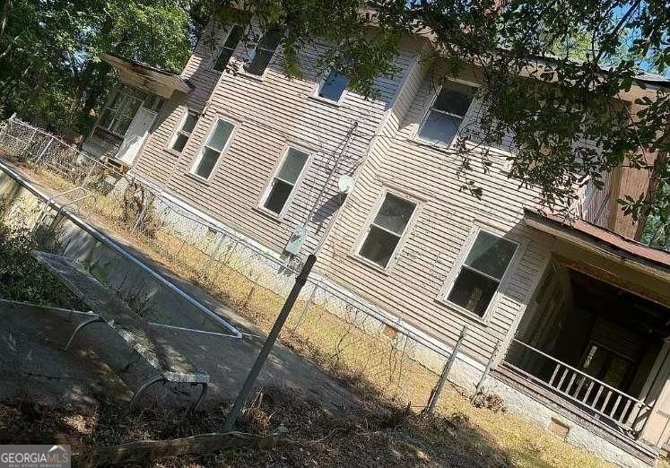 114 E Adams Street Property Photo 4