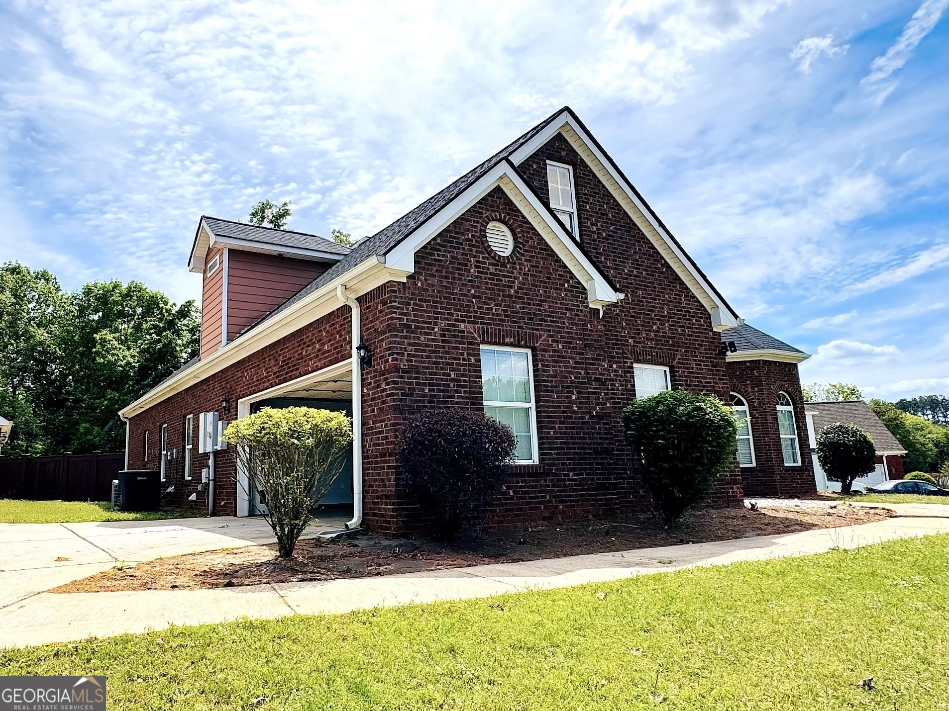 320 Pecan Court Property Photo 2
