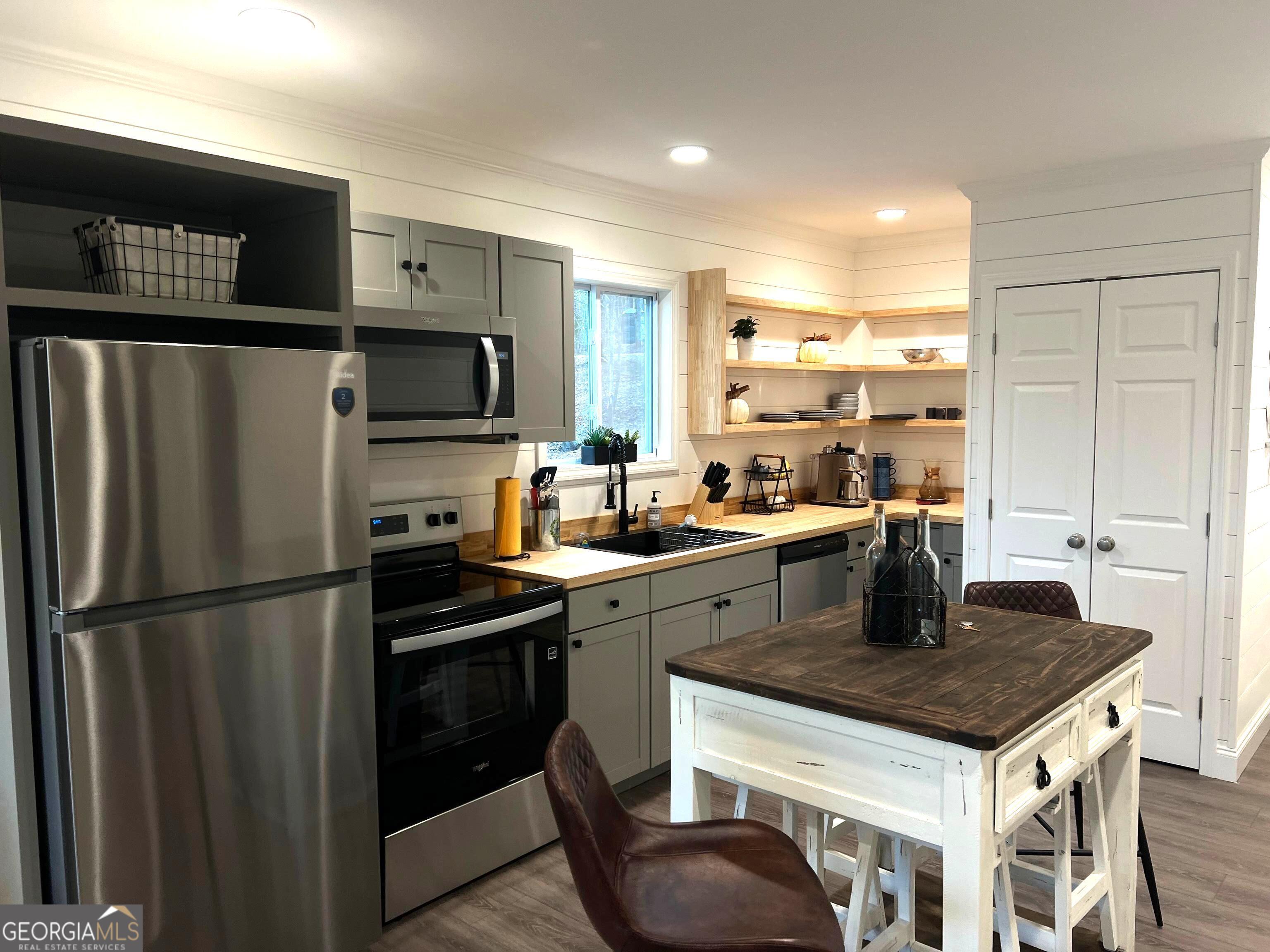 410 Lakeside Hills Road Property Photo 18