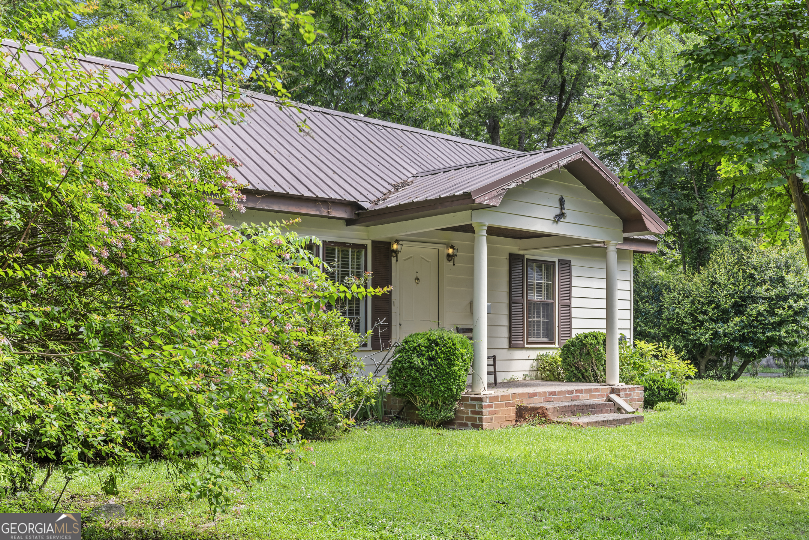 546 Fourth Street Property Photo 4