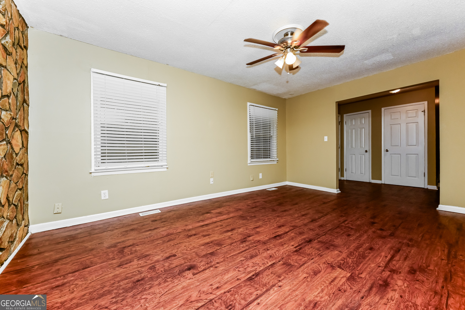 3851 N Shelby Lane Property Photo 6