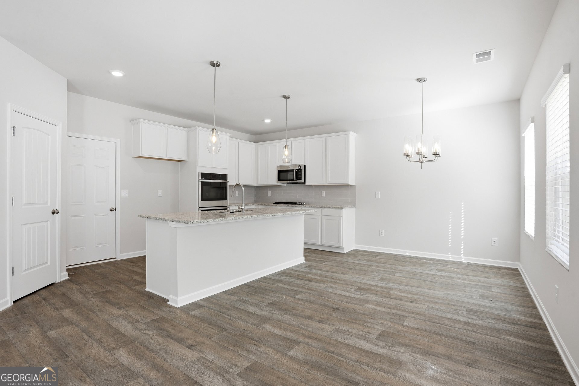 371 Orwell Drive Property Photo 6