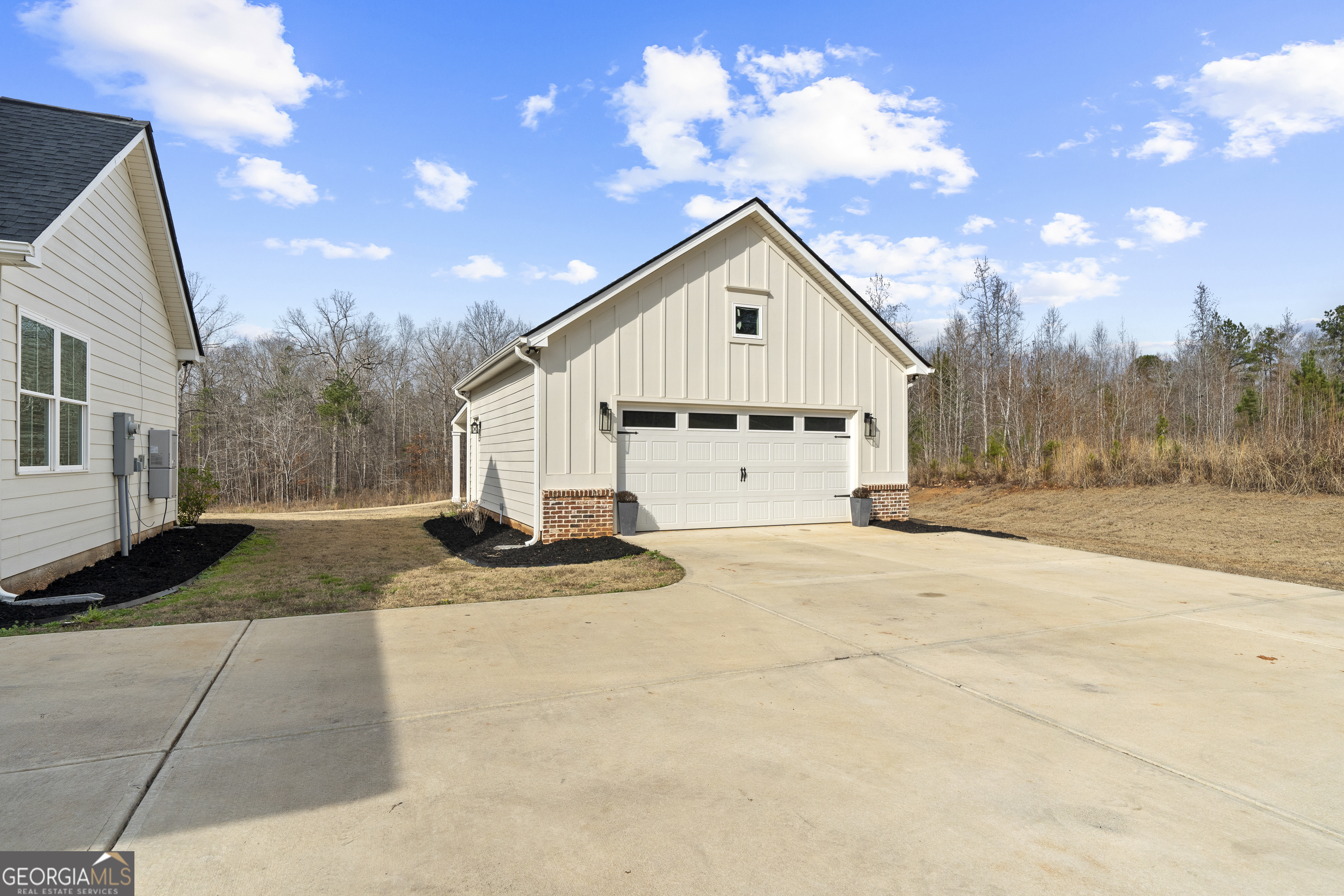 104 Oakline Court Property Photo 2