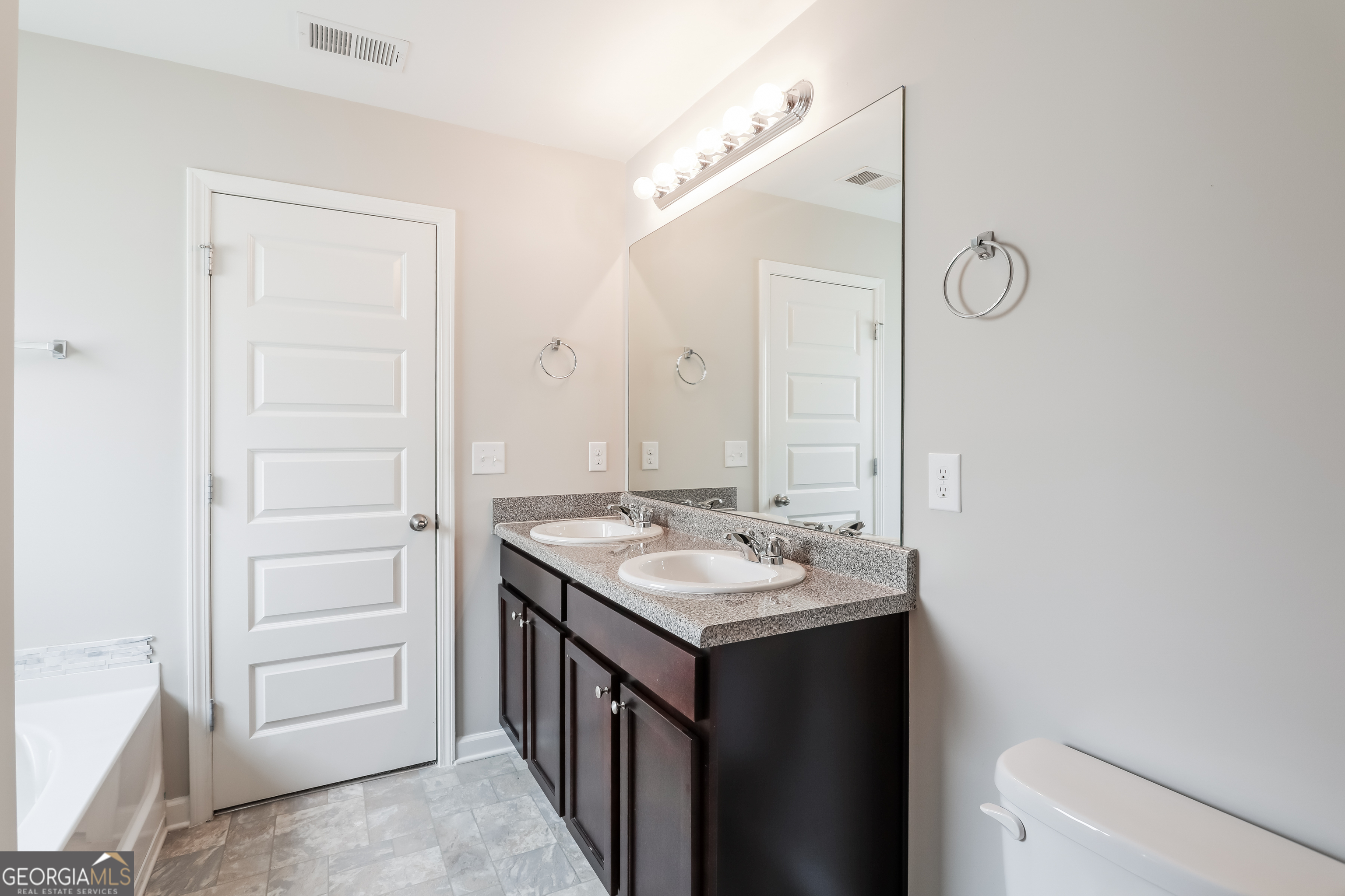 2301 Foxy Drive Property Photo 15