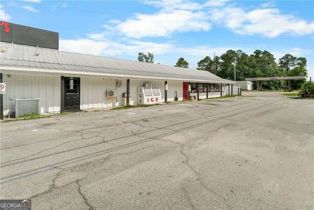 512 S Us 301 Highway Property Photo 3