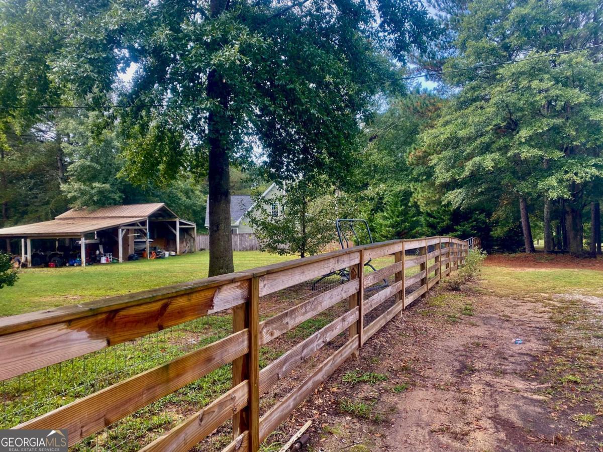 290 Poplar Creek Road Property Photo 4