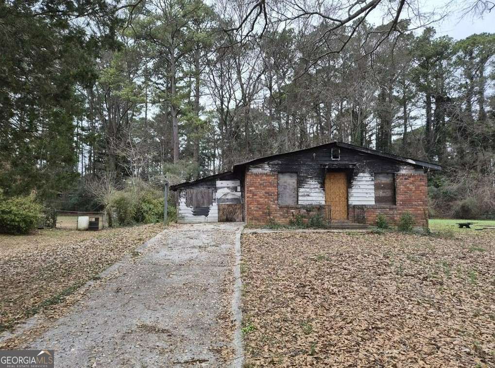 6203 Castlewood Drive Property Photo 2