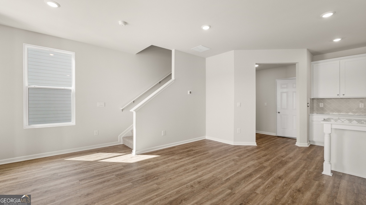 918 Stow Lane Property Photo 12
