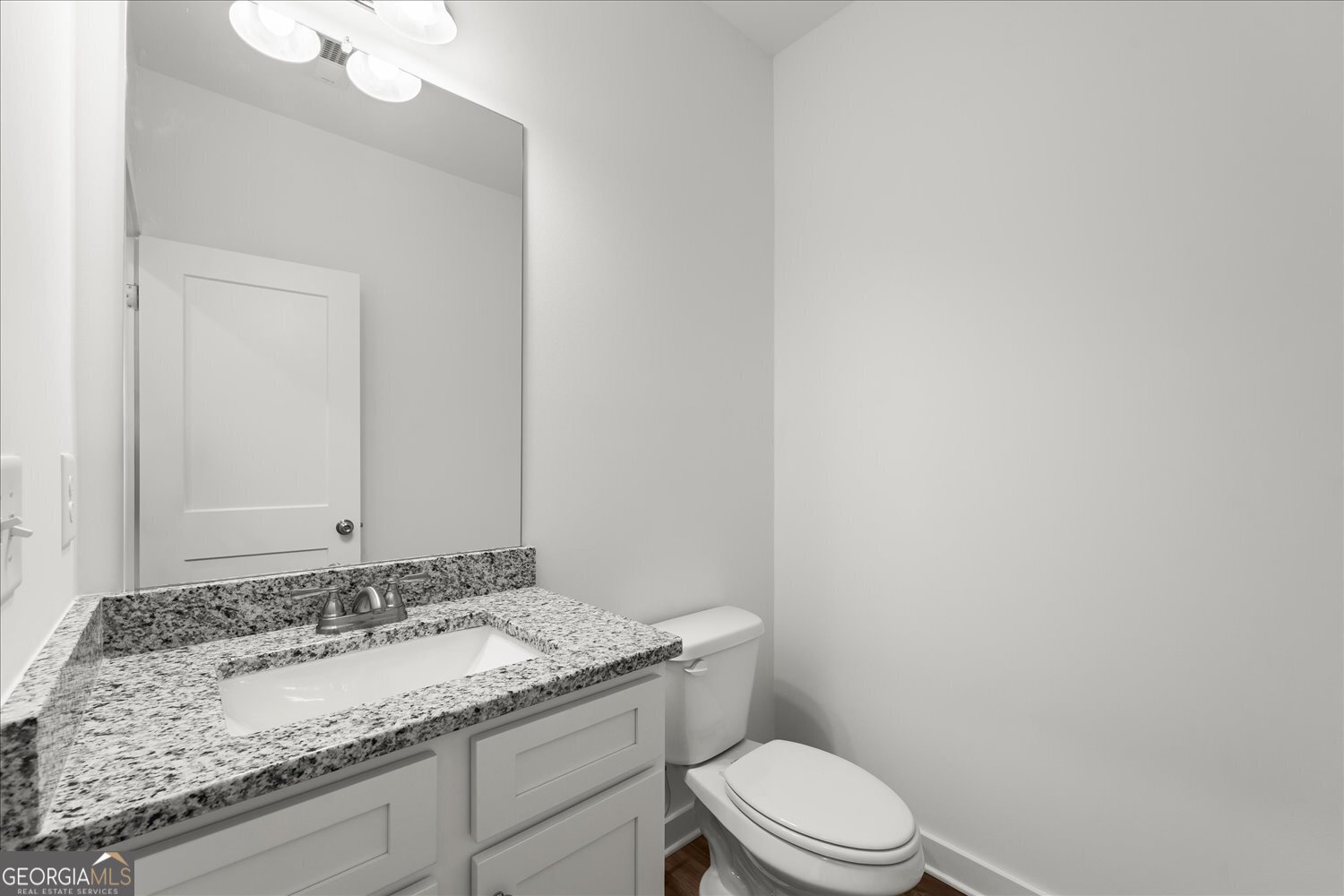 528 Lillian Way Property Photo 8
