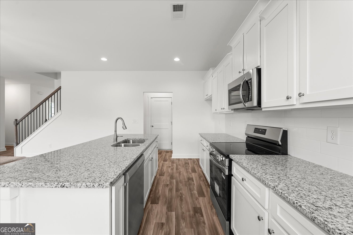 528 Lillian Way Property Photo 12