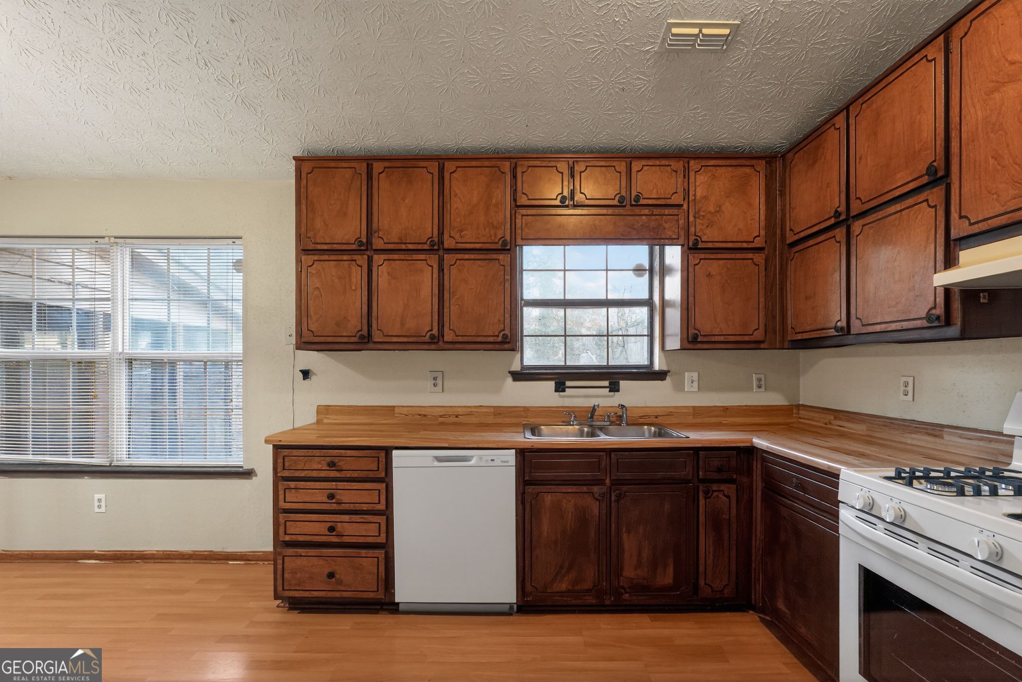 9224 Sunset Drive Property Photo 12