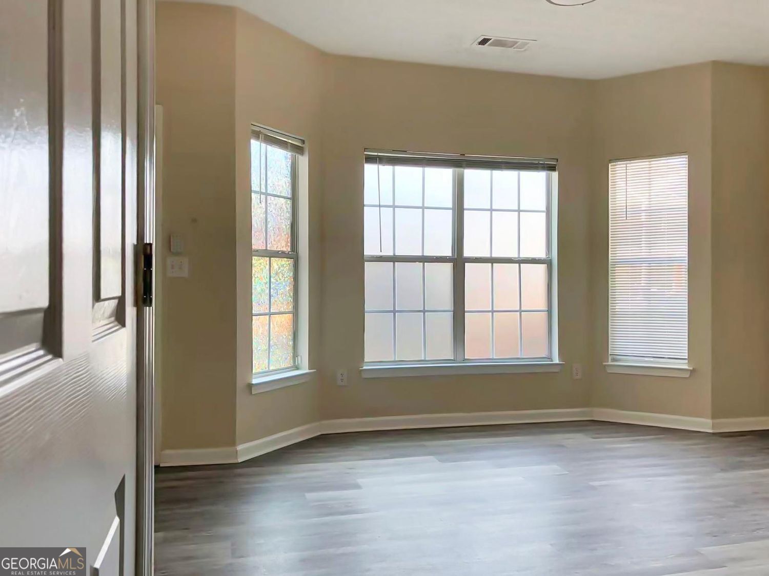 2568 Walden Lake Drive Property Photo 2
