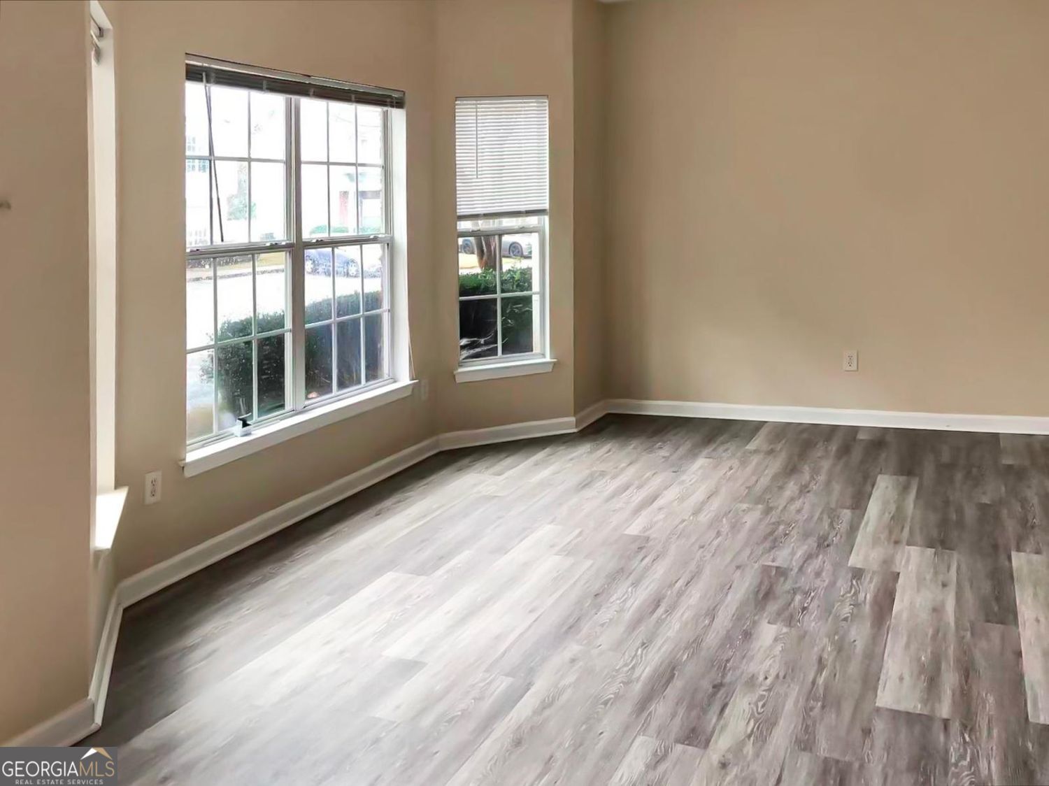2568 Walden Lake Drive Property Photo 4