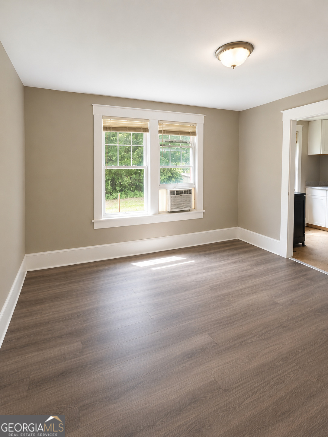 1049 Birch Street Property Photo 3