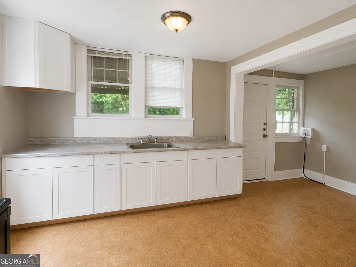 1049 Birch Street Property Photo 4