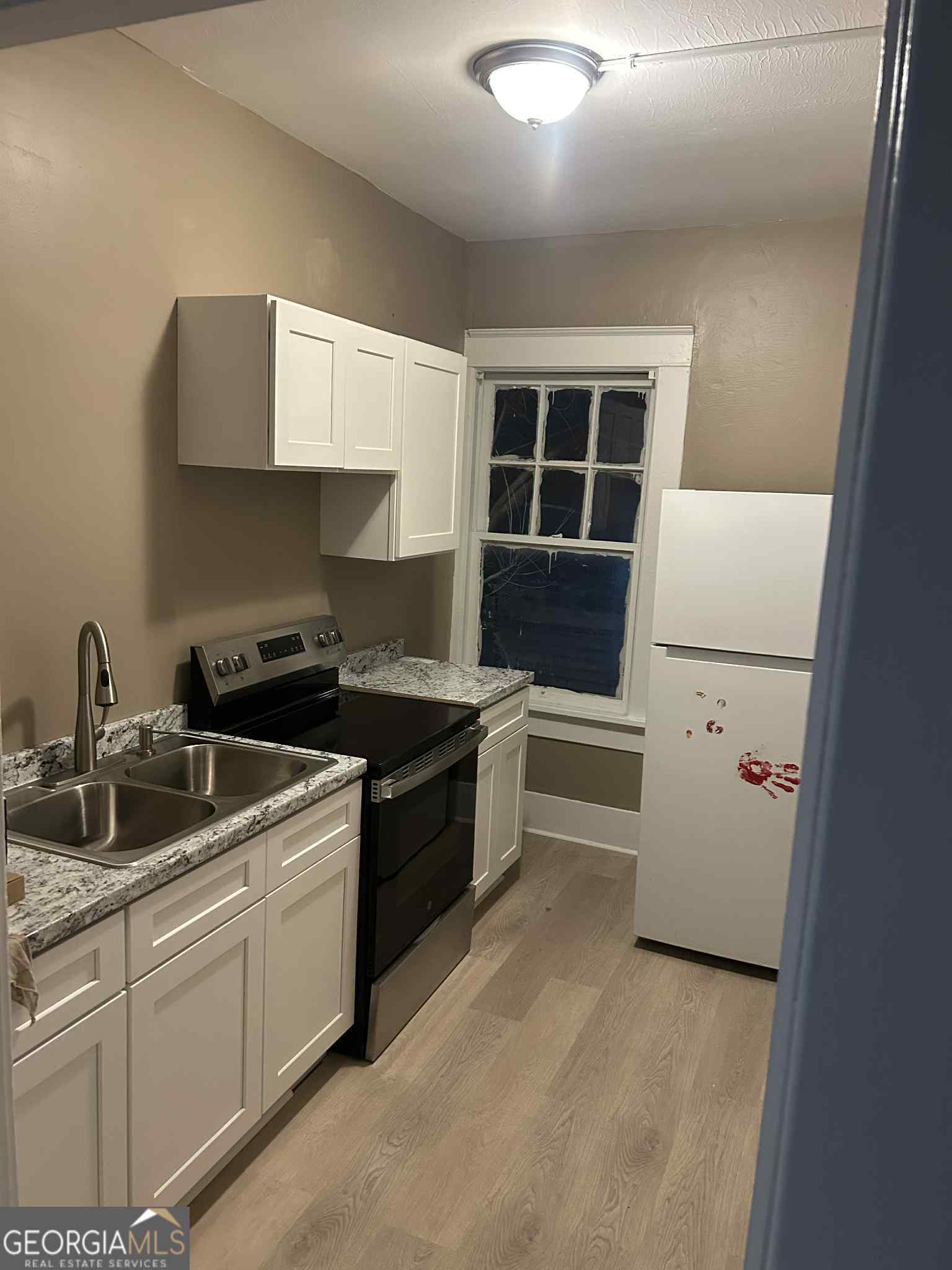 1049 Birch Street Property Photo 6