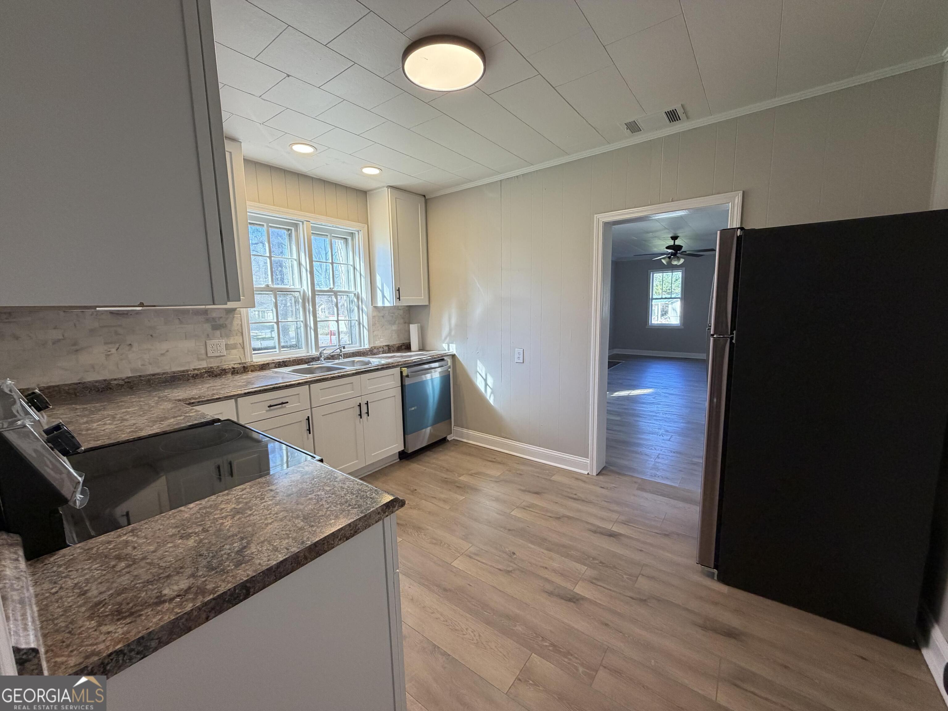 120 Knox Street Property Photo 8