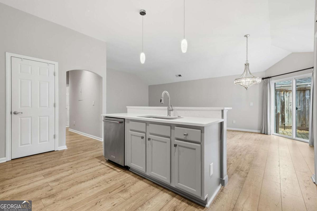 102 Courtyard Lane Property Photo 12