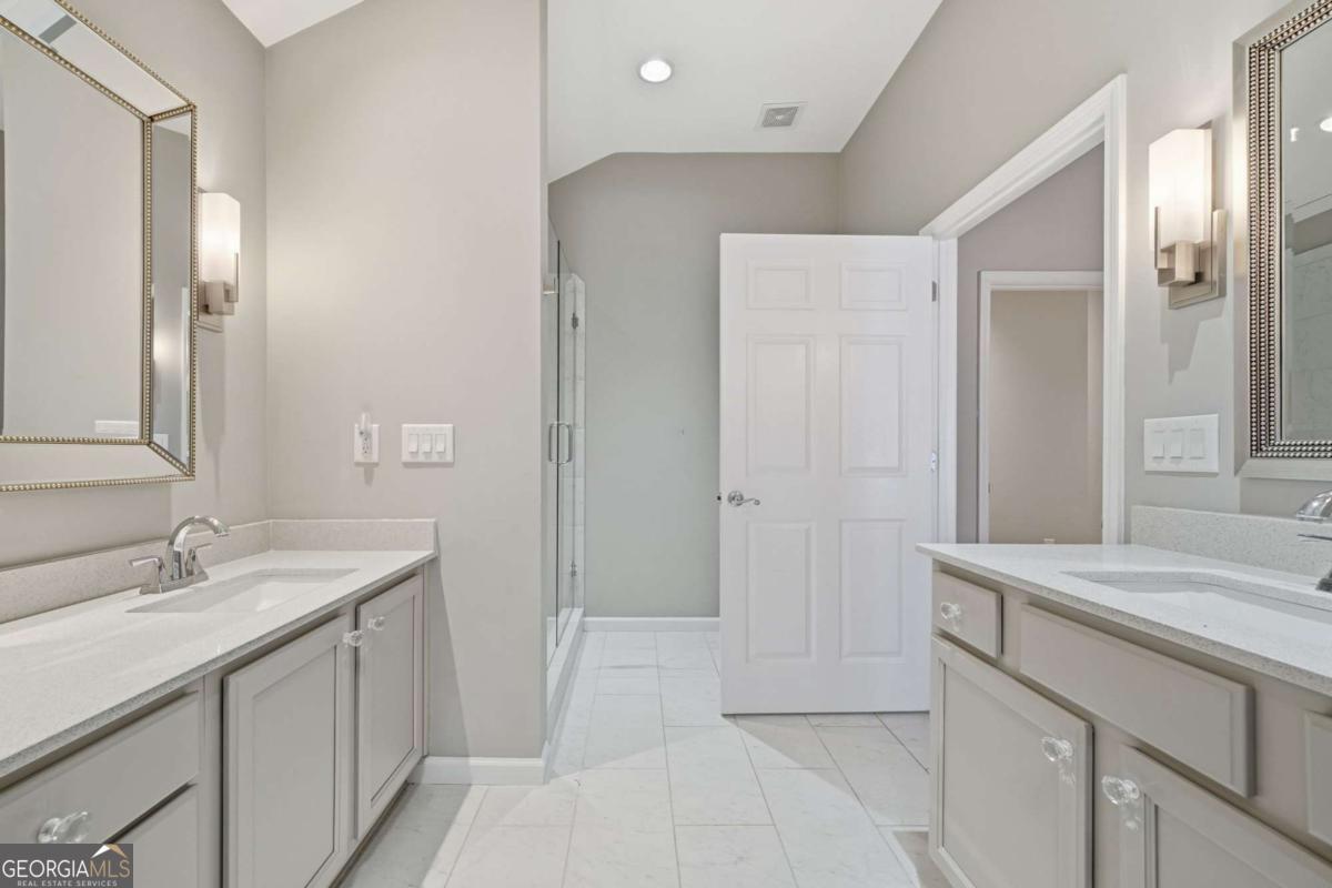 102 Courtyard Lane Property Photo 34