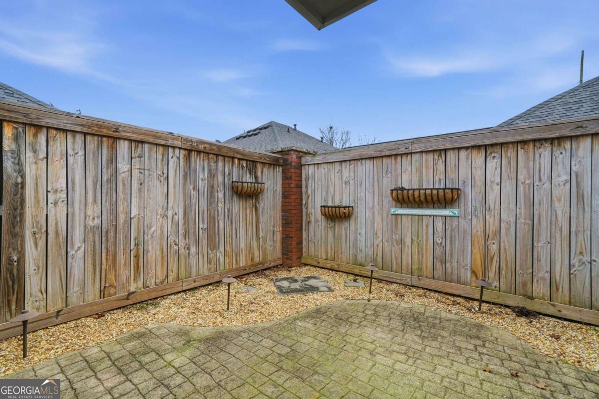 102 Courtyard Lane Property Photo 37