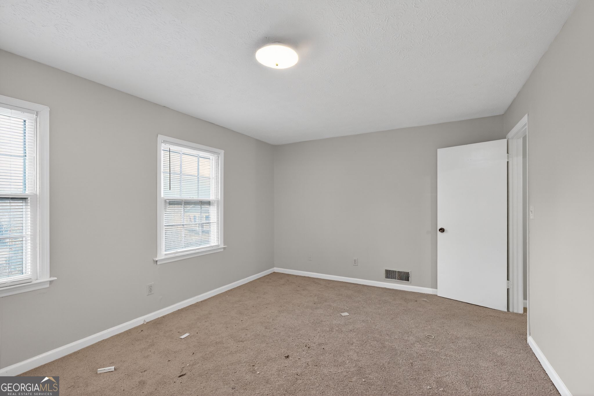 2653 Lester Street Property Photo 5