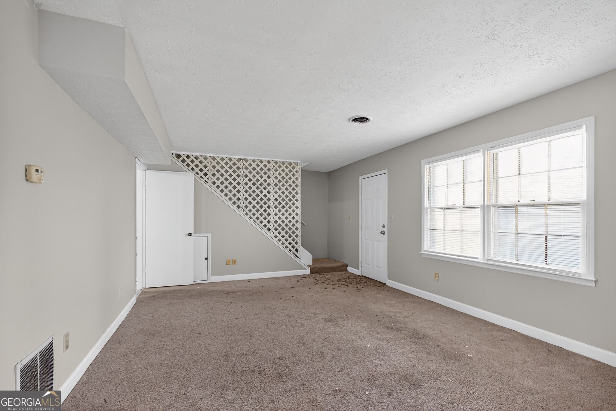 2653 Lester Street Property Photo 7