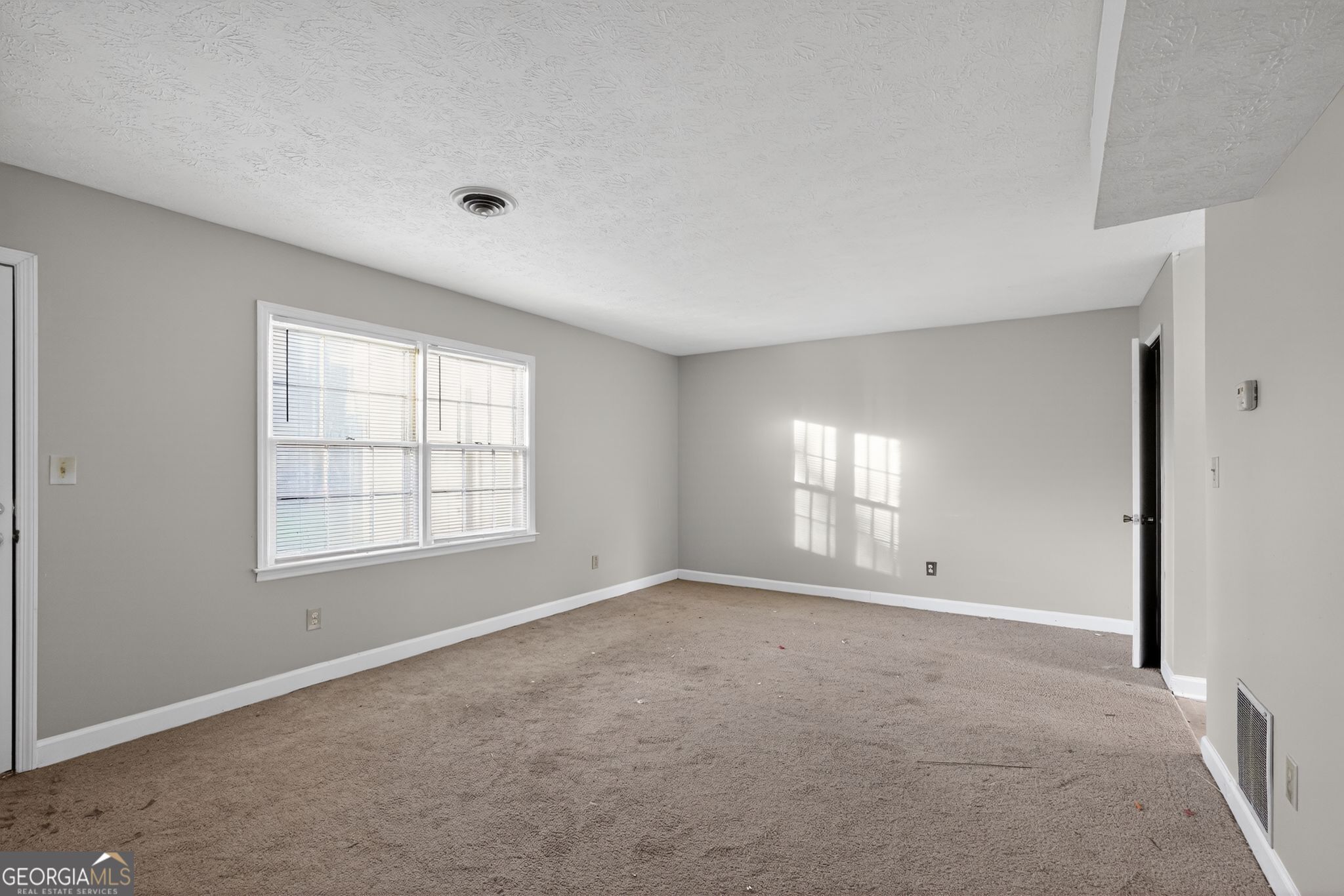 2653 Lester Street Property Photo 9