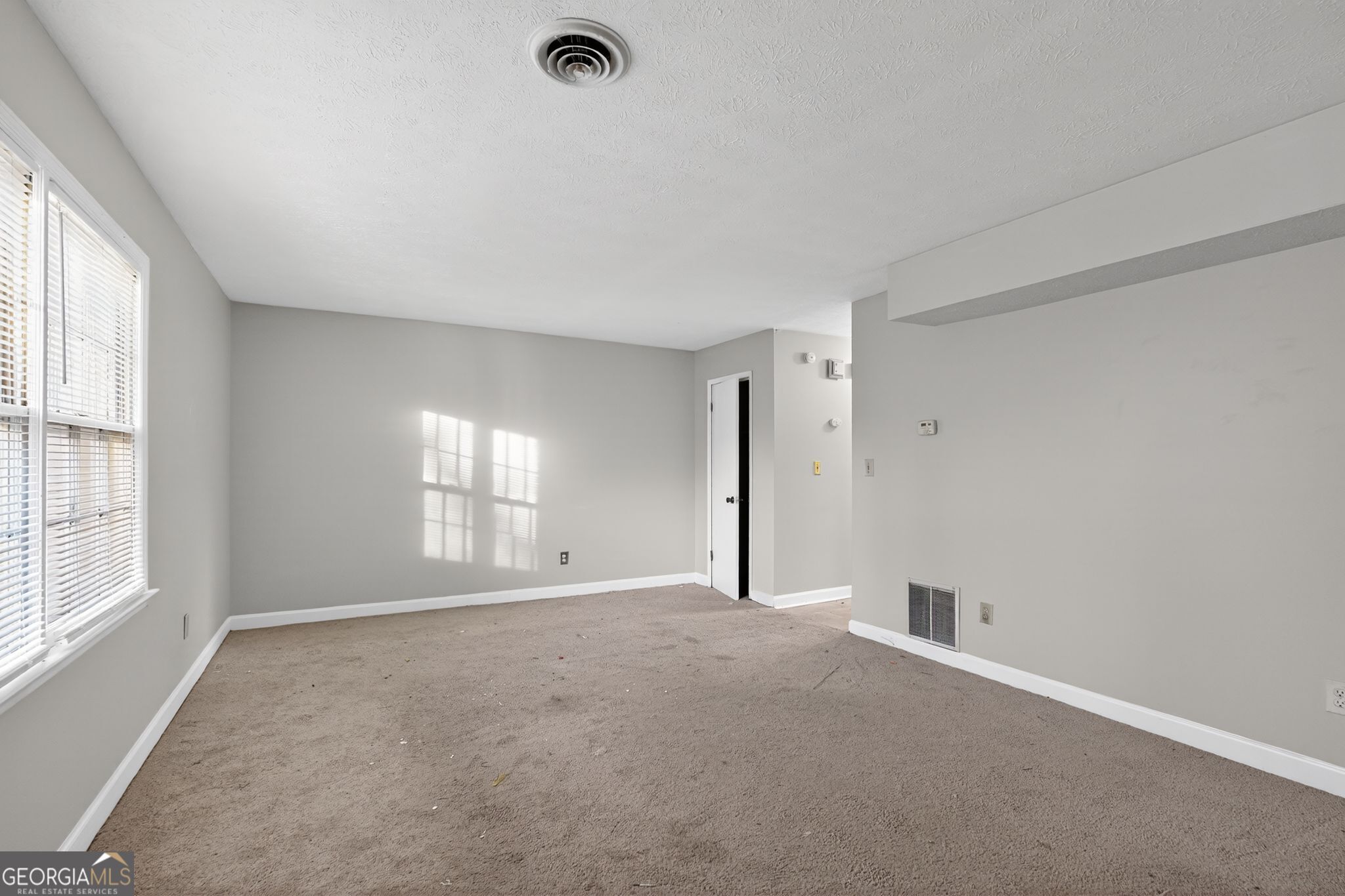 2653 Lester Street Property Photo 10