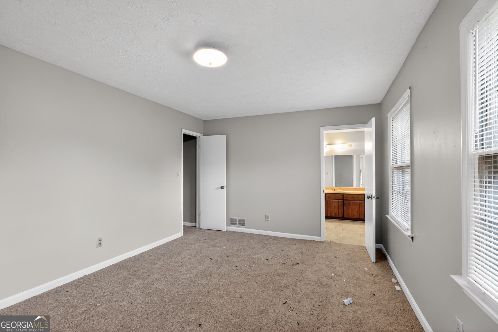 2653 Lester Street Property Photo 14