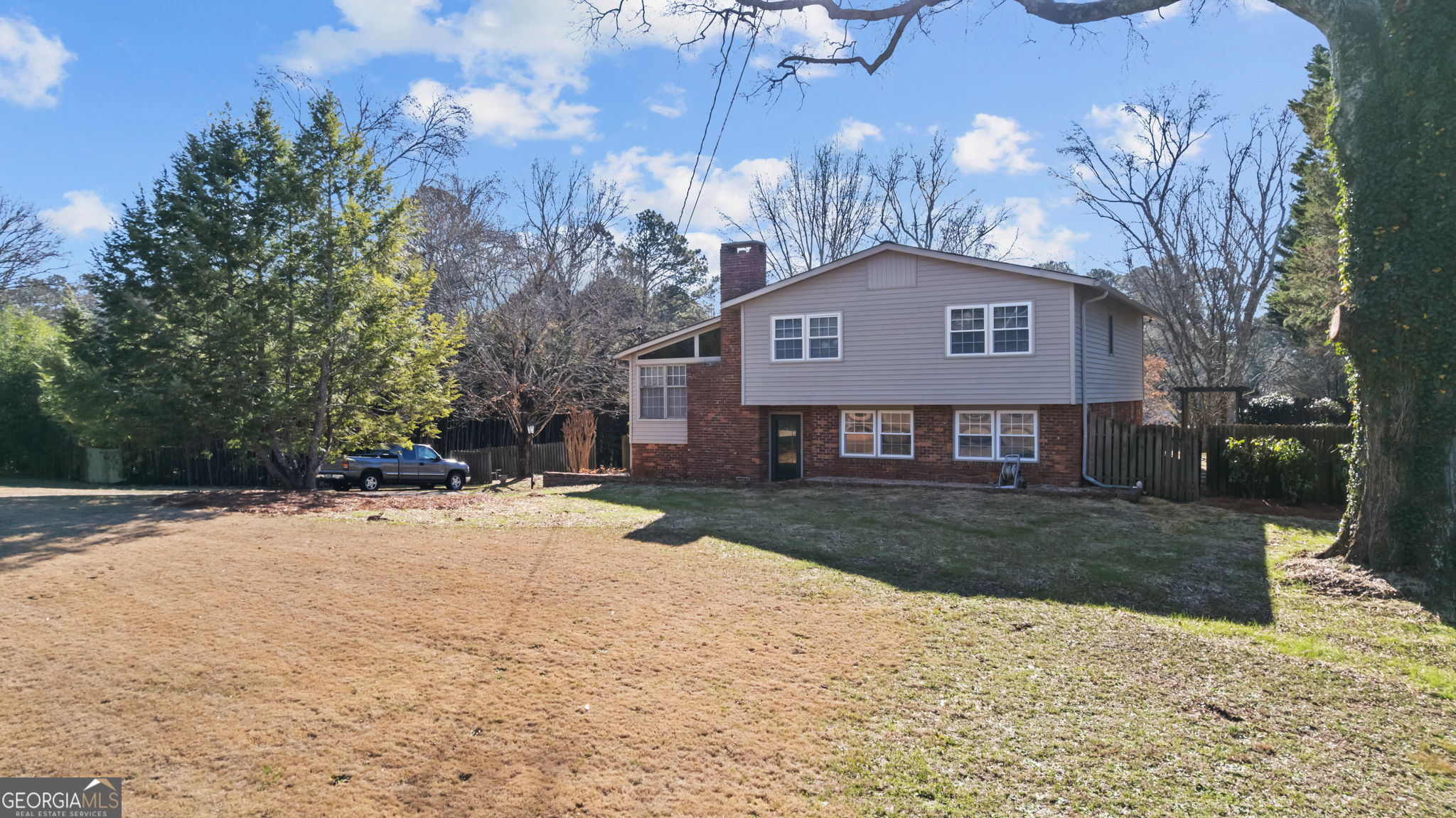 8 Lakemoore Drive Ne Property Photo 2