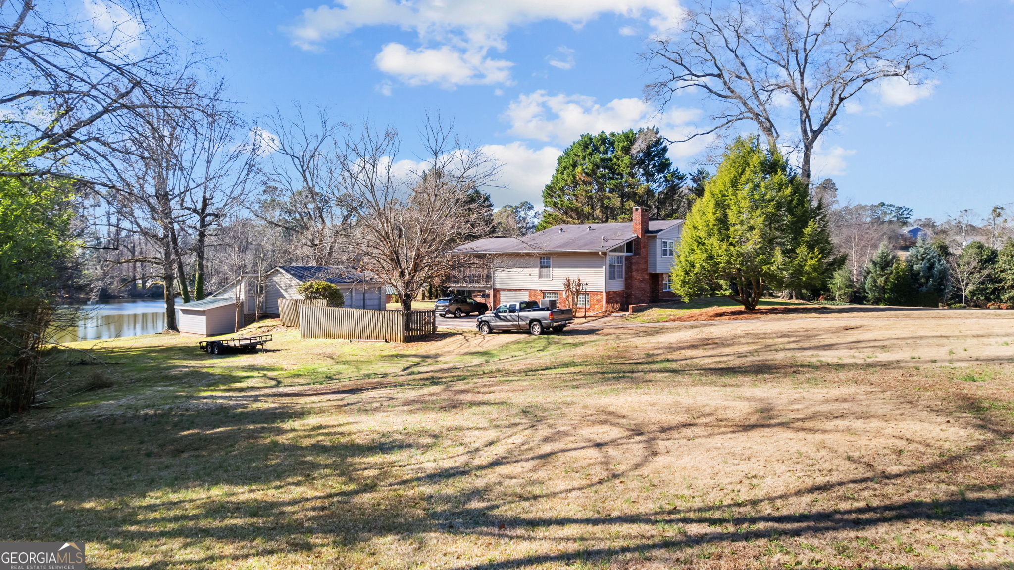8 Lakemoore Drive Ne Property Photo 3