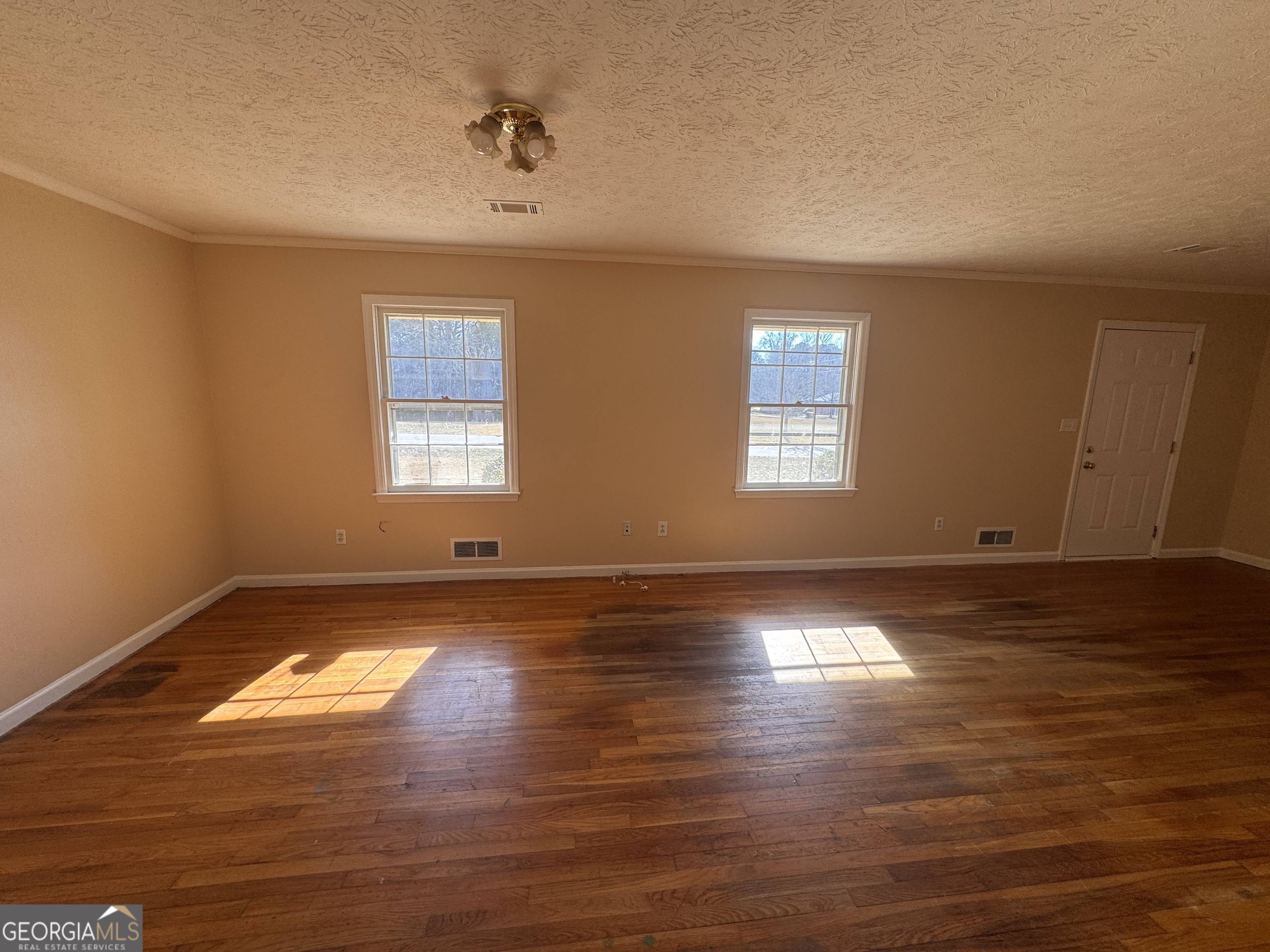 5175 Forest Drive Se Property Photo 4
