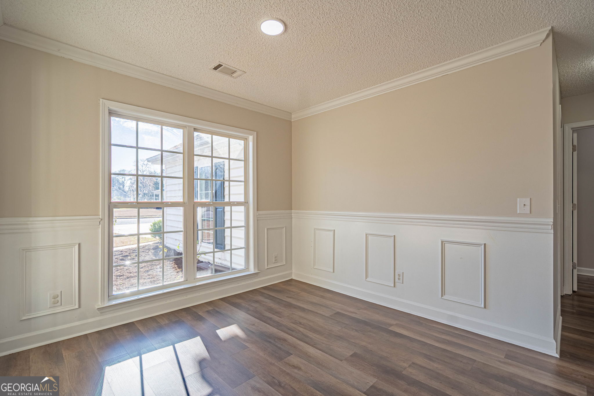 404 Sir Arthur Court Property Photo 6