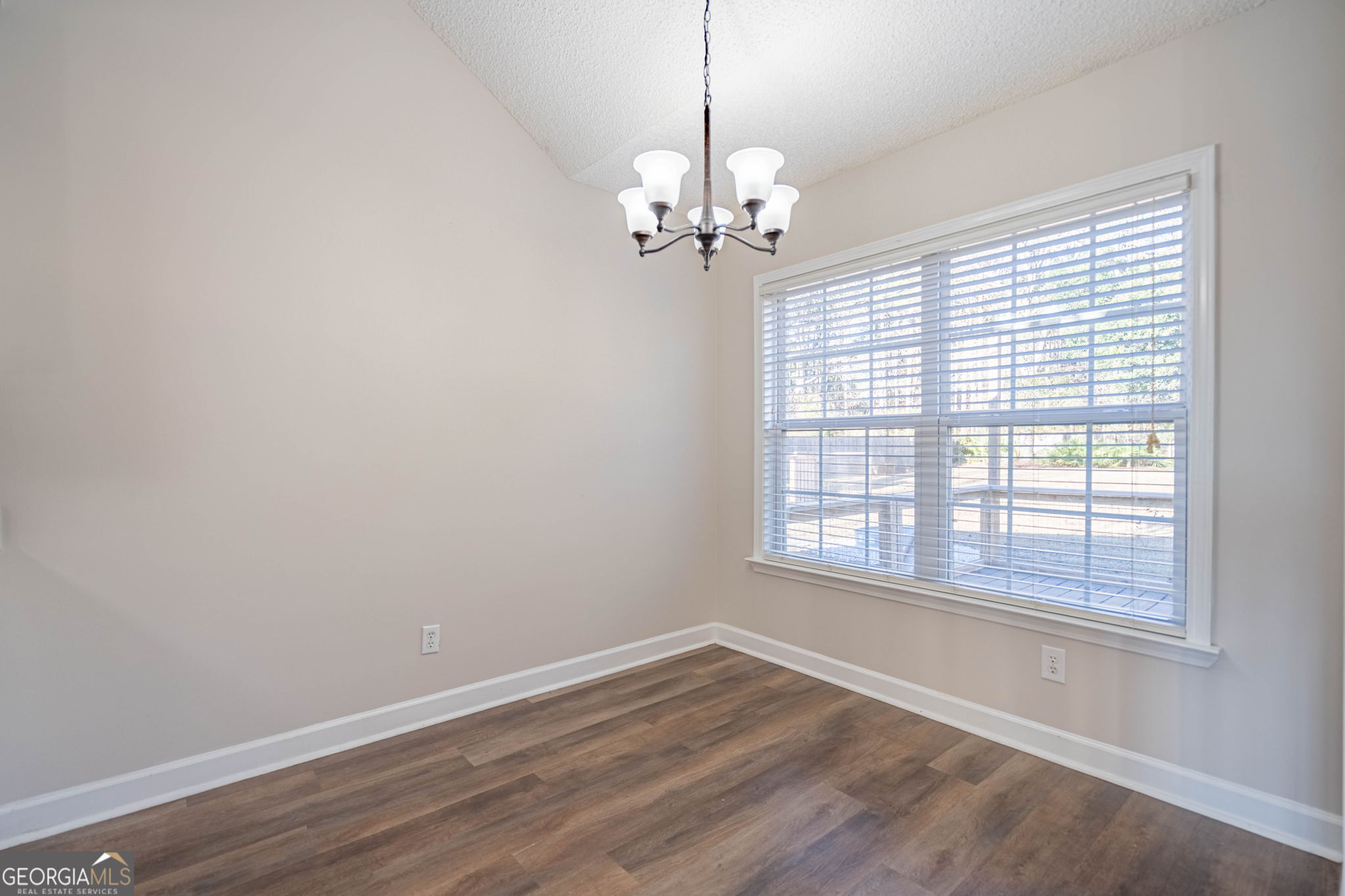 404 Sir Arthur Court Property Photo 14