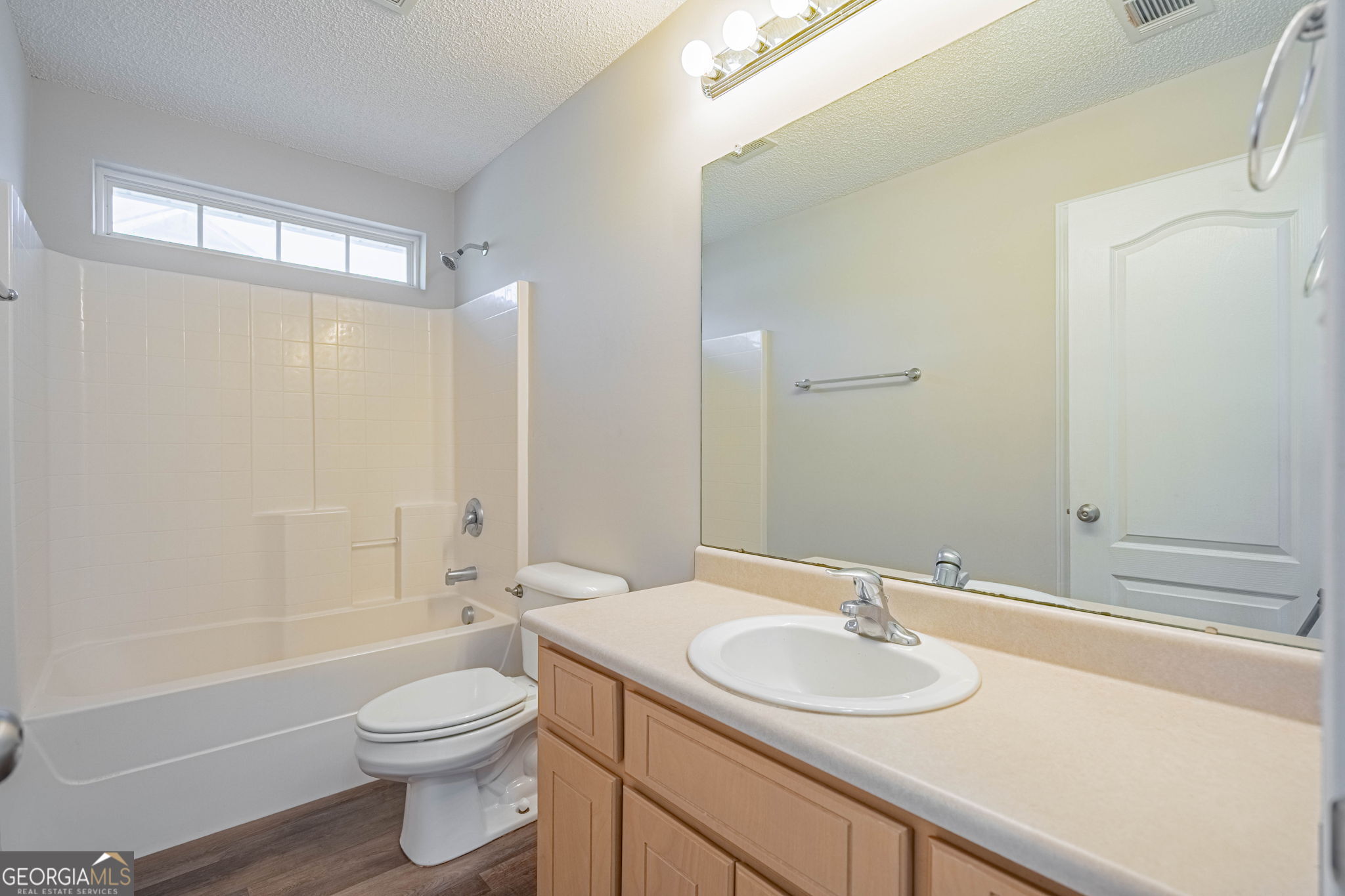 404 Sir Arthur Court Property Photo 28