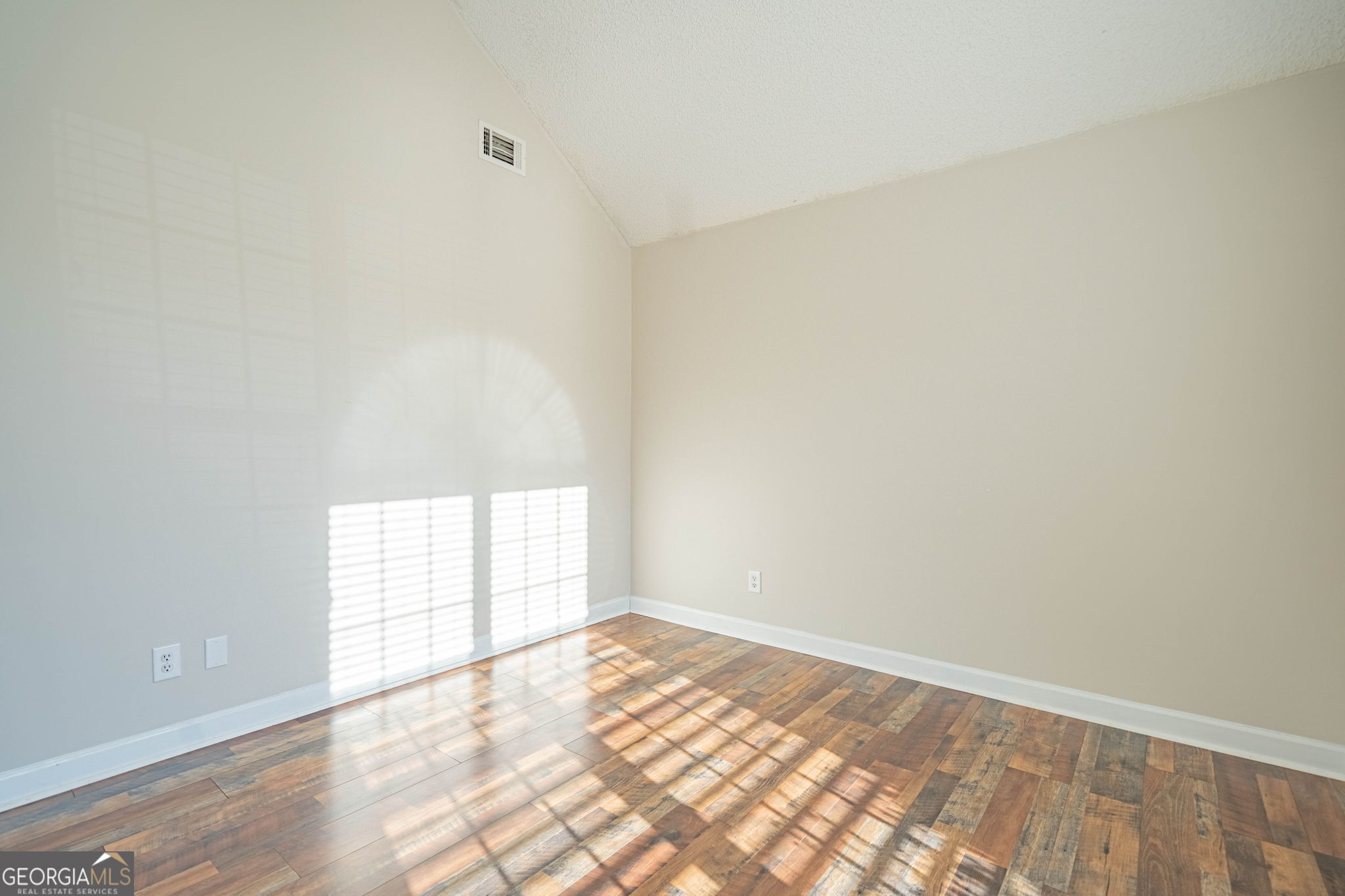 404 Sir Arthur Court Property Photo 37